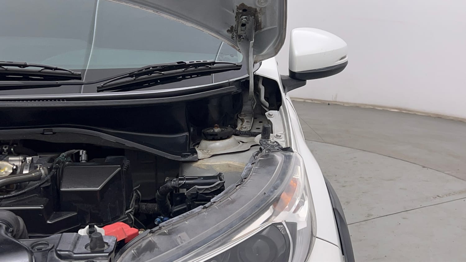 Used 2019 Honda BR-V V Petrol Petrol Manual engine ENGINE LEFT SIDE HINGE & APRON VIEW