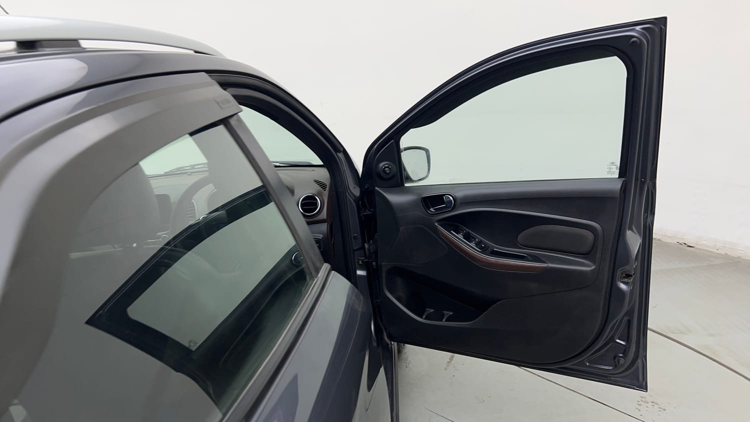 Used 2018 Ford Freestyle Titanium Plus 1.2 Ti-VCT Petrol Manual interior RIGHT FRONT DOOR OPEN VIEW