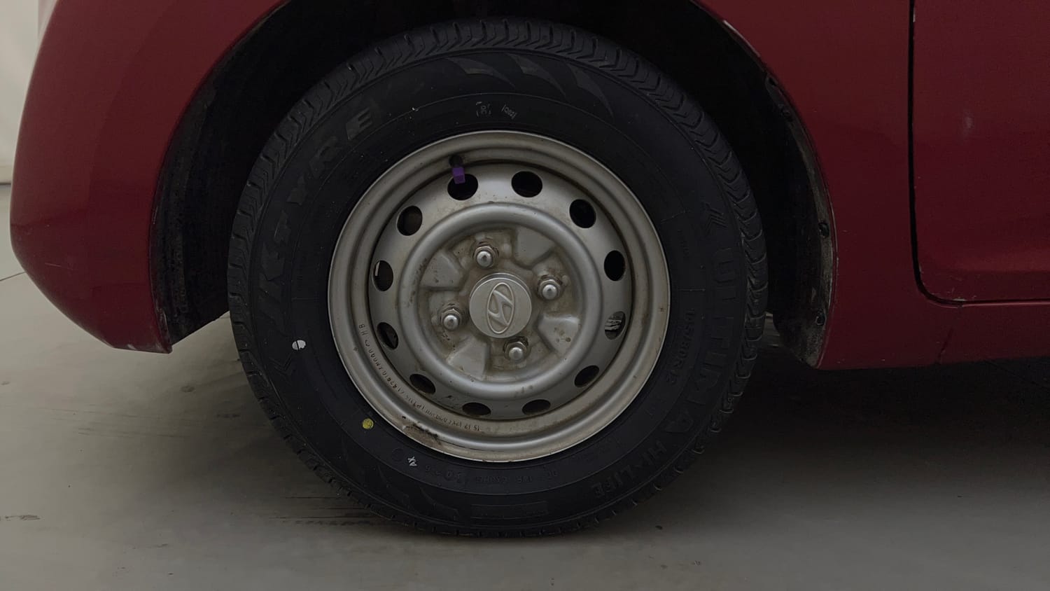 Used 2016 Hyundai Eon Era Petrol Manual tyres LEFT FRONT TYRE RIM VIEW