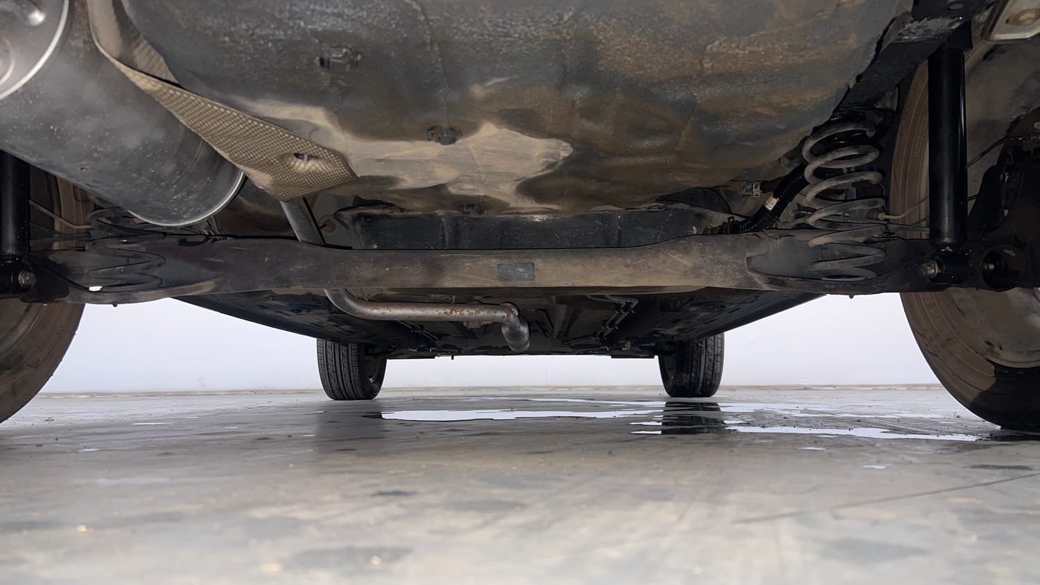 Used 2023 Renault Kiger RXZ 1.0 Turbo MT Dual Tone Petrol Manual extra REAR UNDERBODY VIEW (TAKEN FROM REAR)
