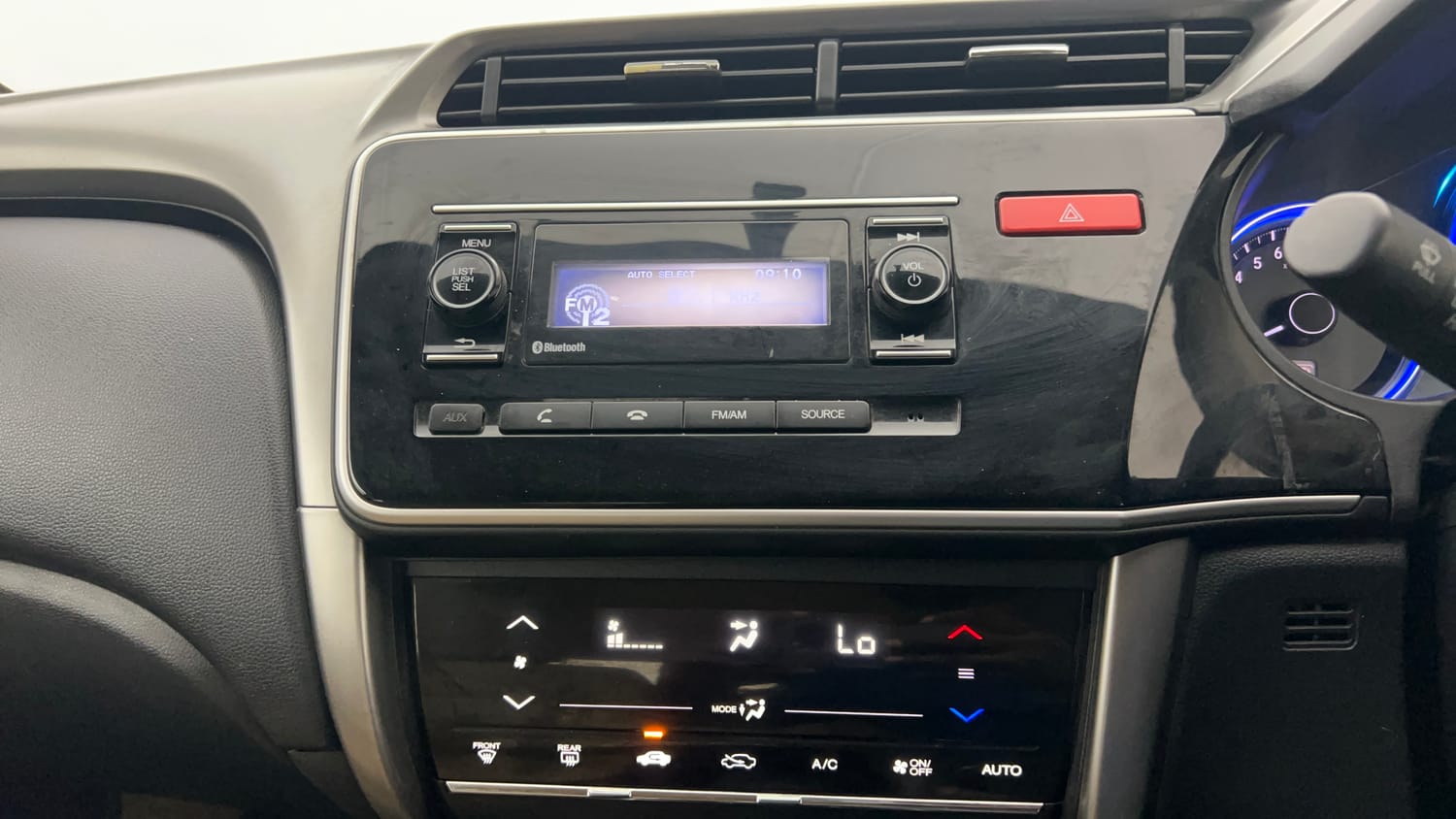 Used 2015 Honda City SV CVT Petrol Automatic interior MUSIC SYSTEM & AC CONTROL VIEW