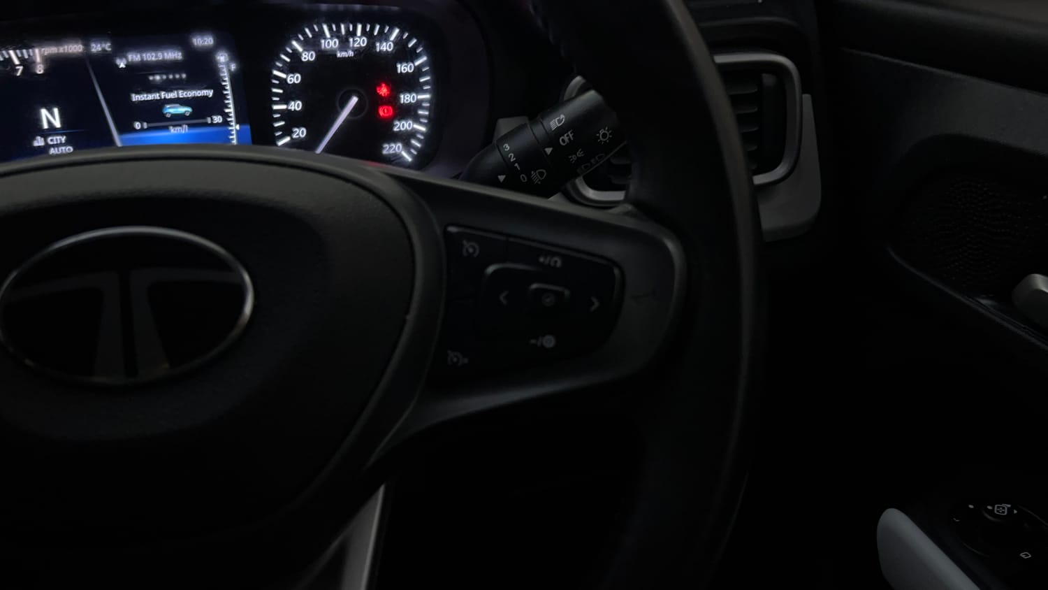 Used 2024 Tata Punch Creative Dual Tone AMT Petrol Automatic top_features Cruise control