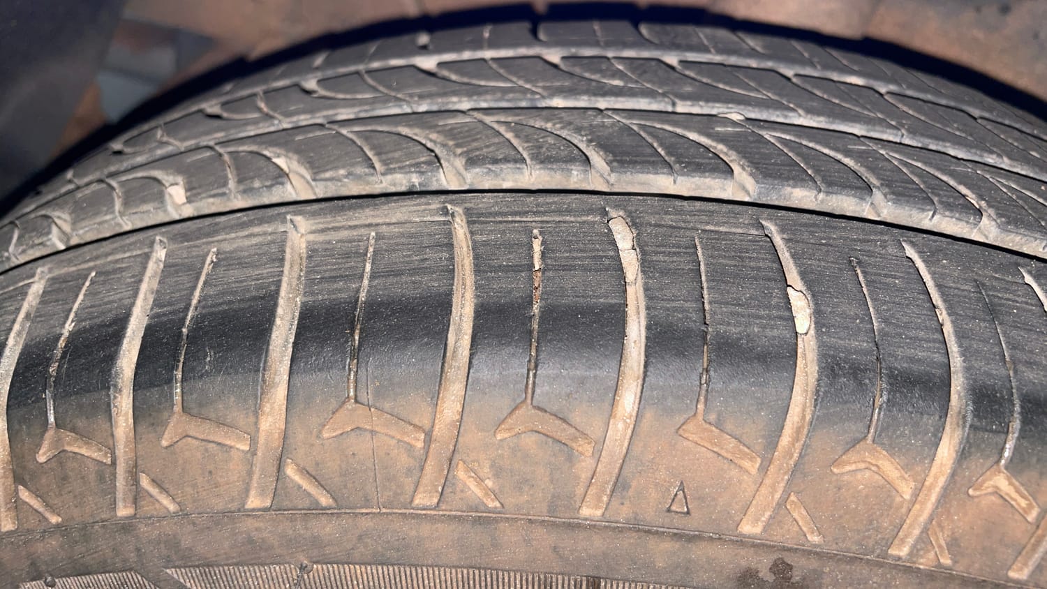 Used 2018 Hyundai Grand i10 Magna 1.2 Kappa VTVT Petrol Manual tyres RIGHT FRONT TYRE TREAD VIEW