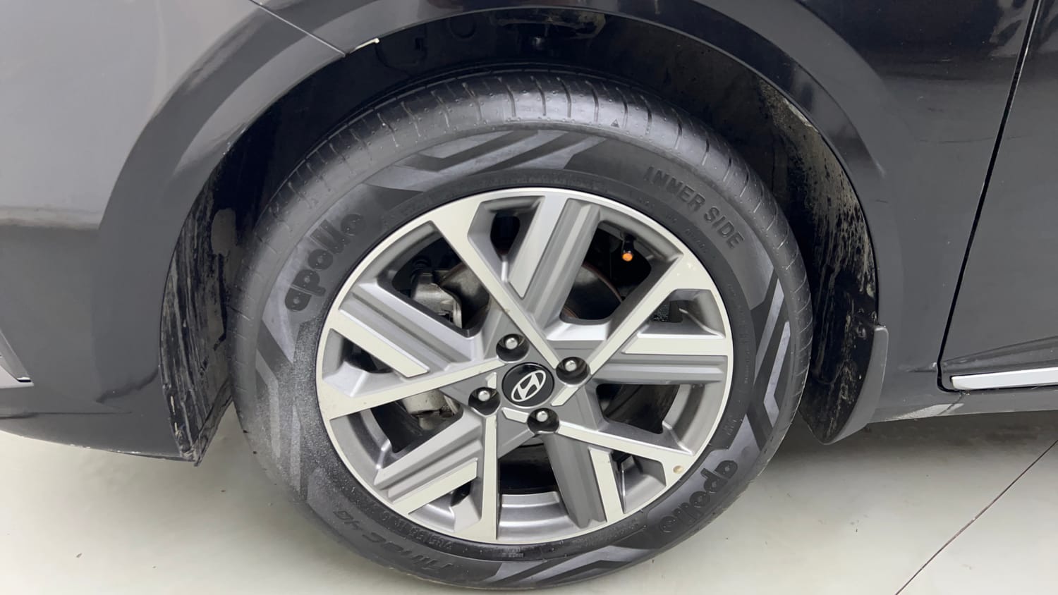 Used 2025 Hyundai Verna SX 1.5 Petrol IVT Petrol Automatic tyres LEFT FRONT TYRE RIM VIEW