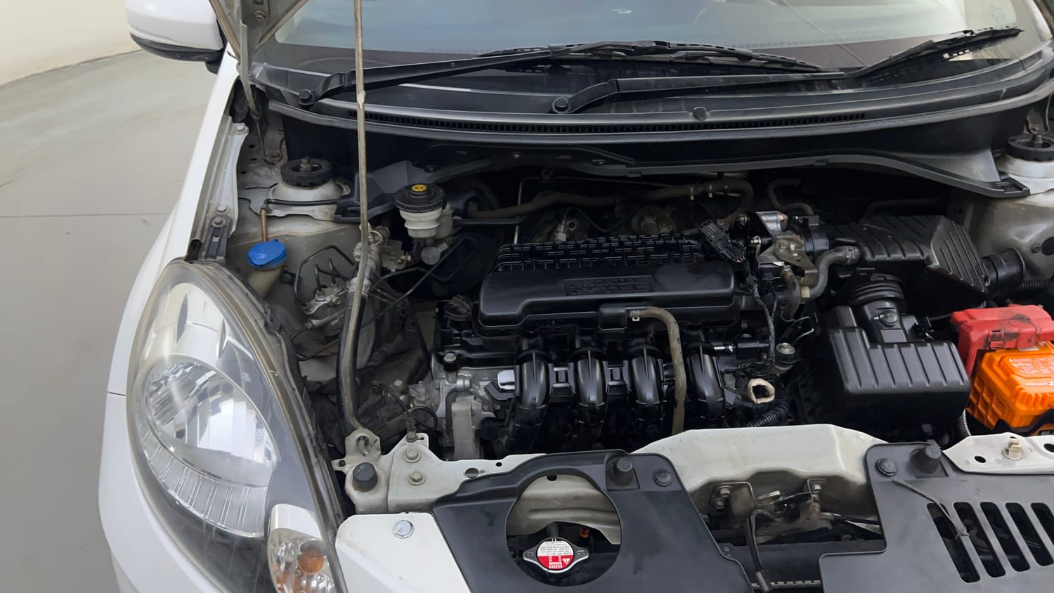 Used 2016 Honda Amaze 1.2 S i-VTEC Petrol Manual engine ENGINE RIGHT SIDE HINGE & APRON VIEW
