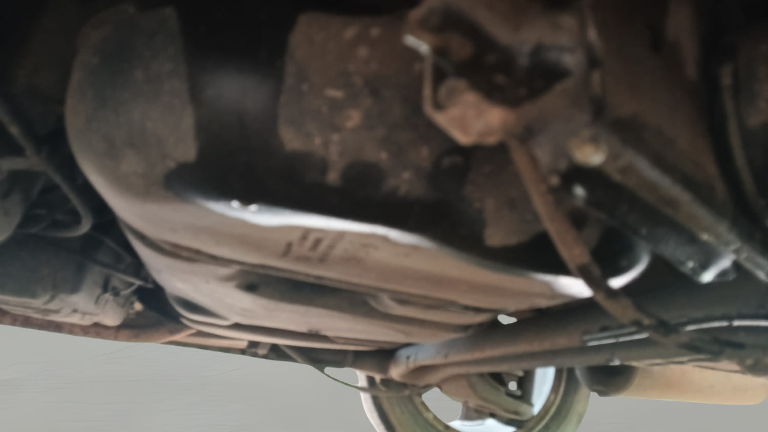 Used 2015 Honda City V Petrol Manual extra REAR UNDERBODY VIEW (TAKEN FROM REAR)