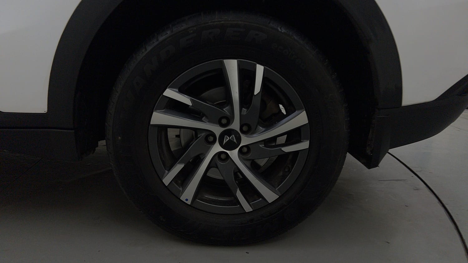 Used 2025 Mahindra XUV700 AX5 Diesel AT 7 STR Diesel Automatic tyres LEFT REAR TYRE RIM VIEW