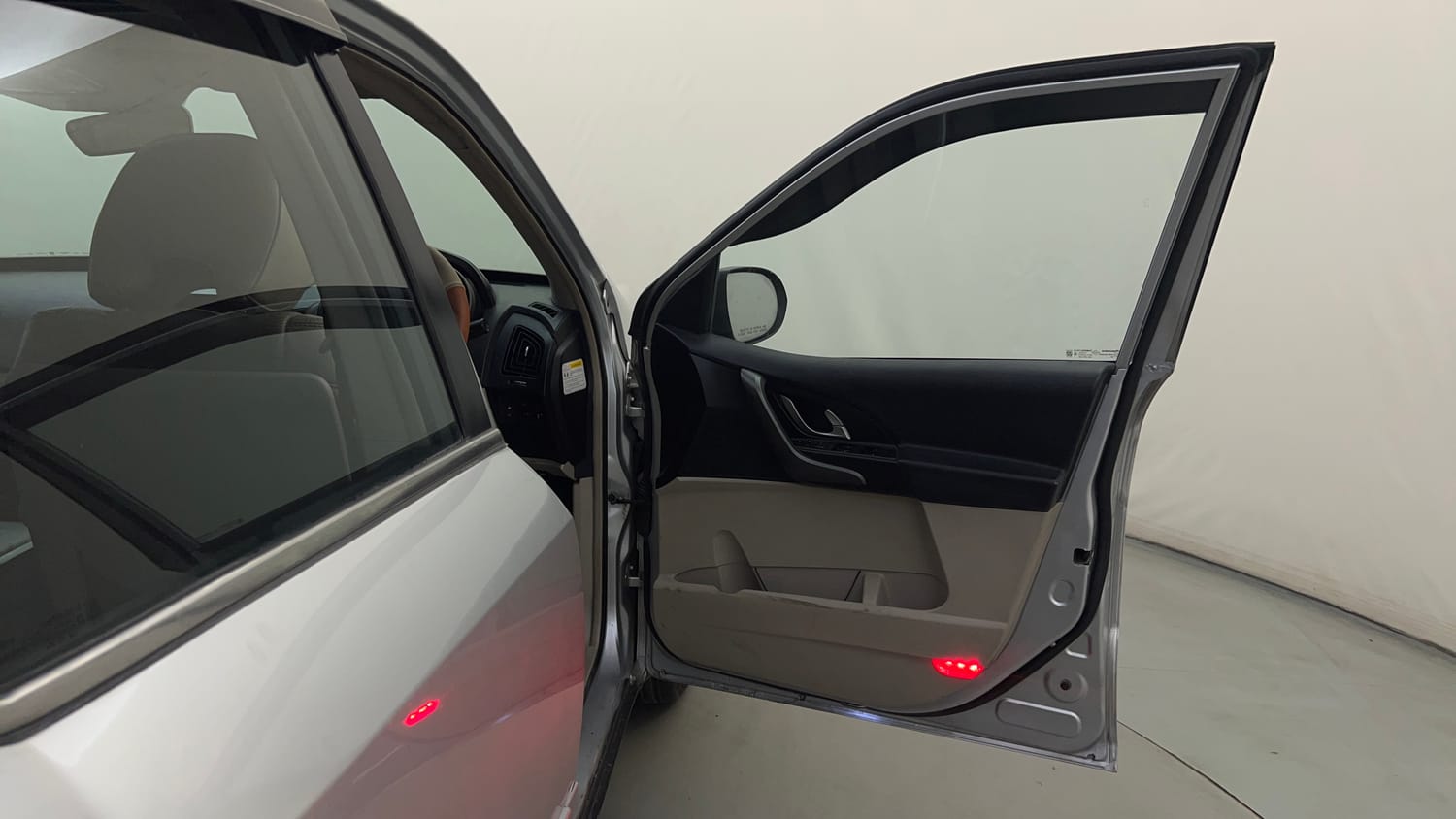 Used 2016 Mahindra XUV500 W10 AT Diesel Automatic interior RIGHT FRONT DOOR OPEN VIEW