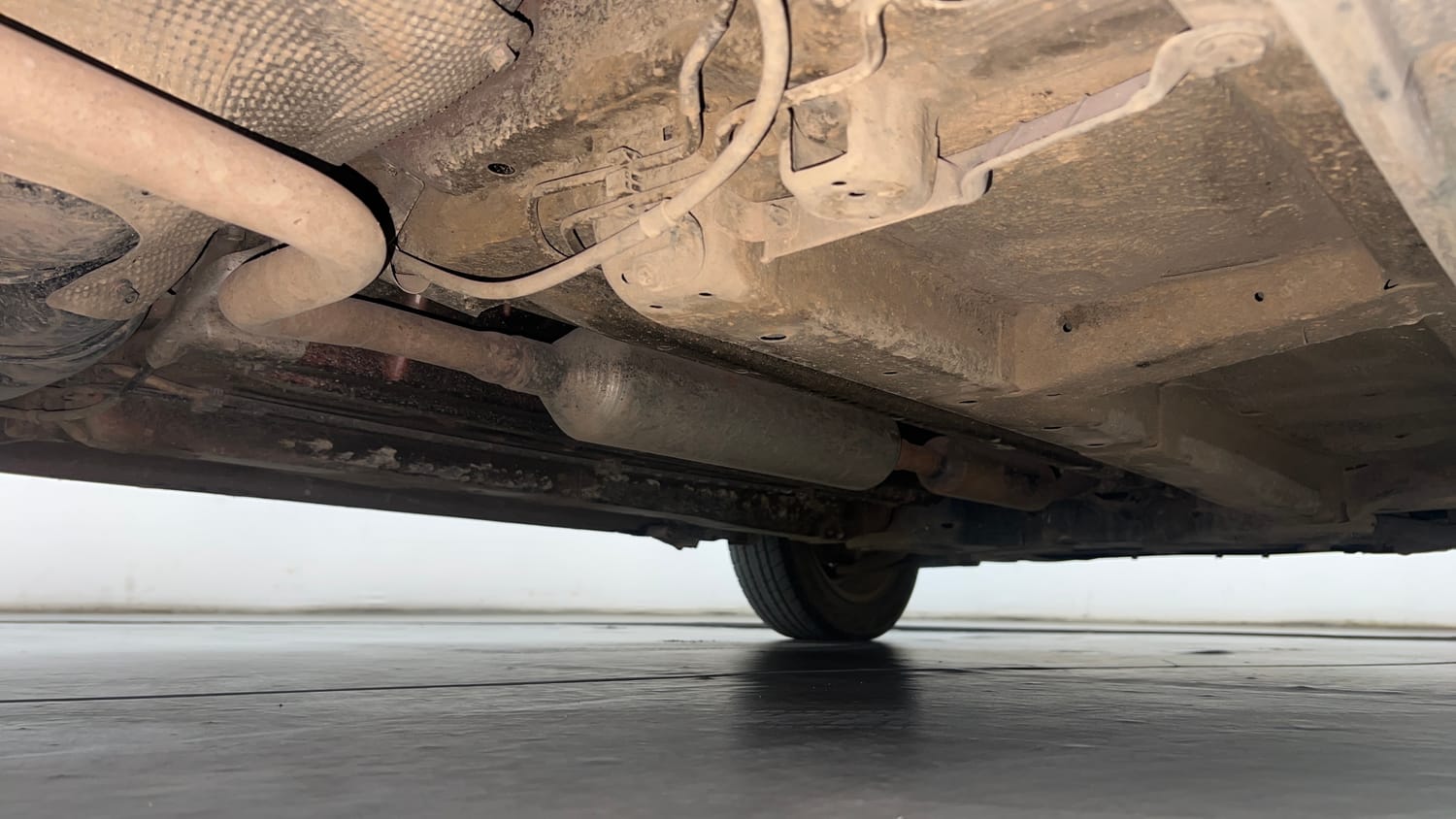 Used 2017 Maruti Suzuki Swift ZXi Petrol Manual extra REAR RIGHT UNDERBODY VIEW