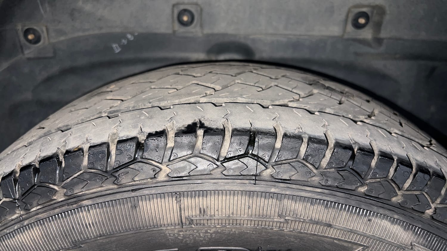 Used 2017 Tata Hexa XM 4x2 7 STR Diesel Manual tyres LEFT REAR TYRE TREAD VIEW