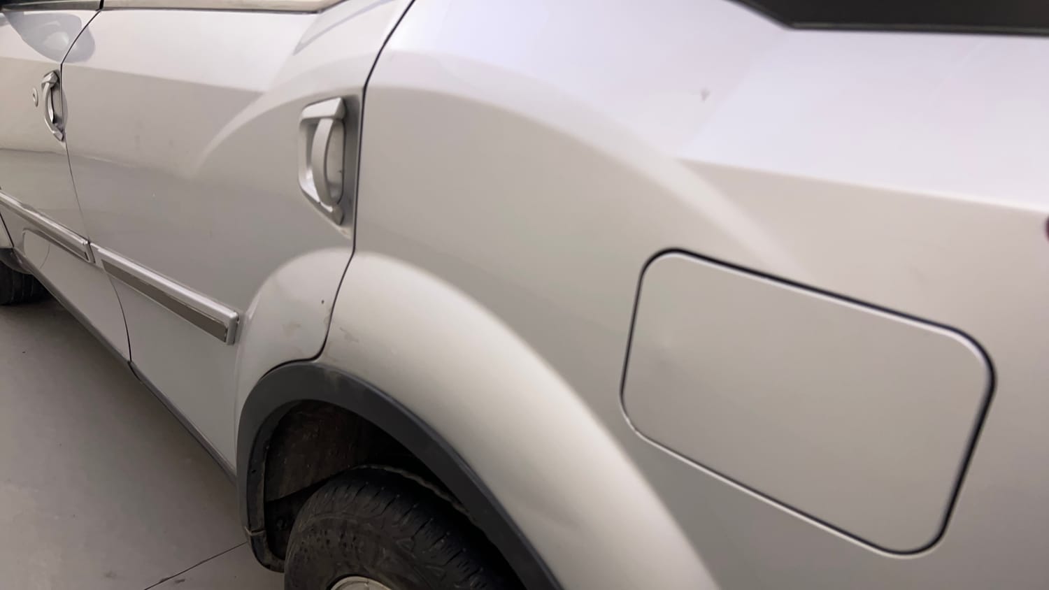 Used 2016 Mahindra XUV500 W10 AT Diesel Automatic dents MINOR SCRATCH