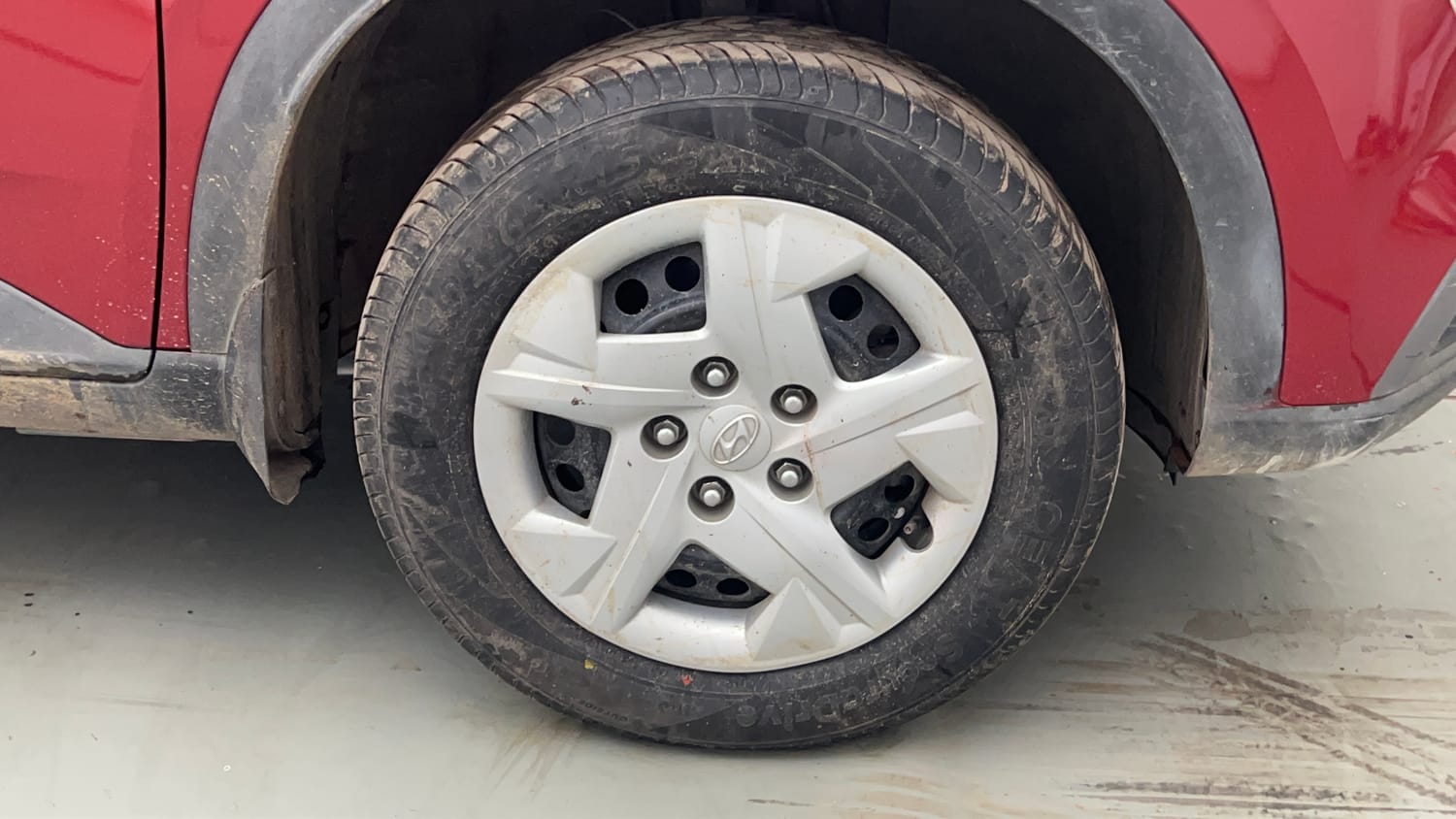 Used 2022 Hyundai Venue S Plus 1.2 Petrol Petrol Manual tyres RIGHT FRONT TYRE RIM VIEW