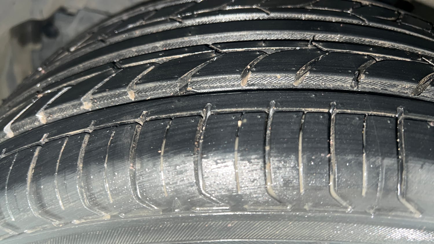 Used 2022 Maruti Suzuki Ciaz Alpha 1.5 Petrol Manual tyres LEFT FRONT TYRE TREAD VIEW