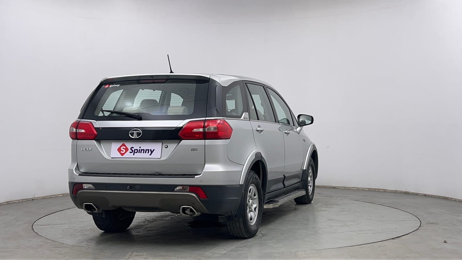 Used 2017 Tata Hexa XM 4x2 7 STR Diesel Manual exterior RIGHT REAR CORNER VIEW