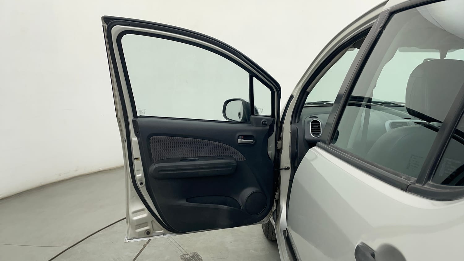 Used 2015 Maruti Suzuki Ritz Vxi BS-IV Petrol Manual interior LEFT FRONT DOOR OPEN VIEW