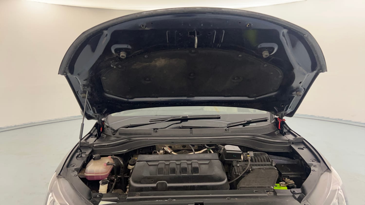Used 2023 Mahindra XUV700 AX 3 Diesel MT 7 STR Diesel Manual engine ENGINE & BONNET OPEN FRONT VIEW