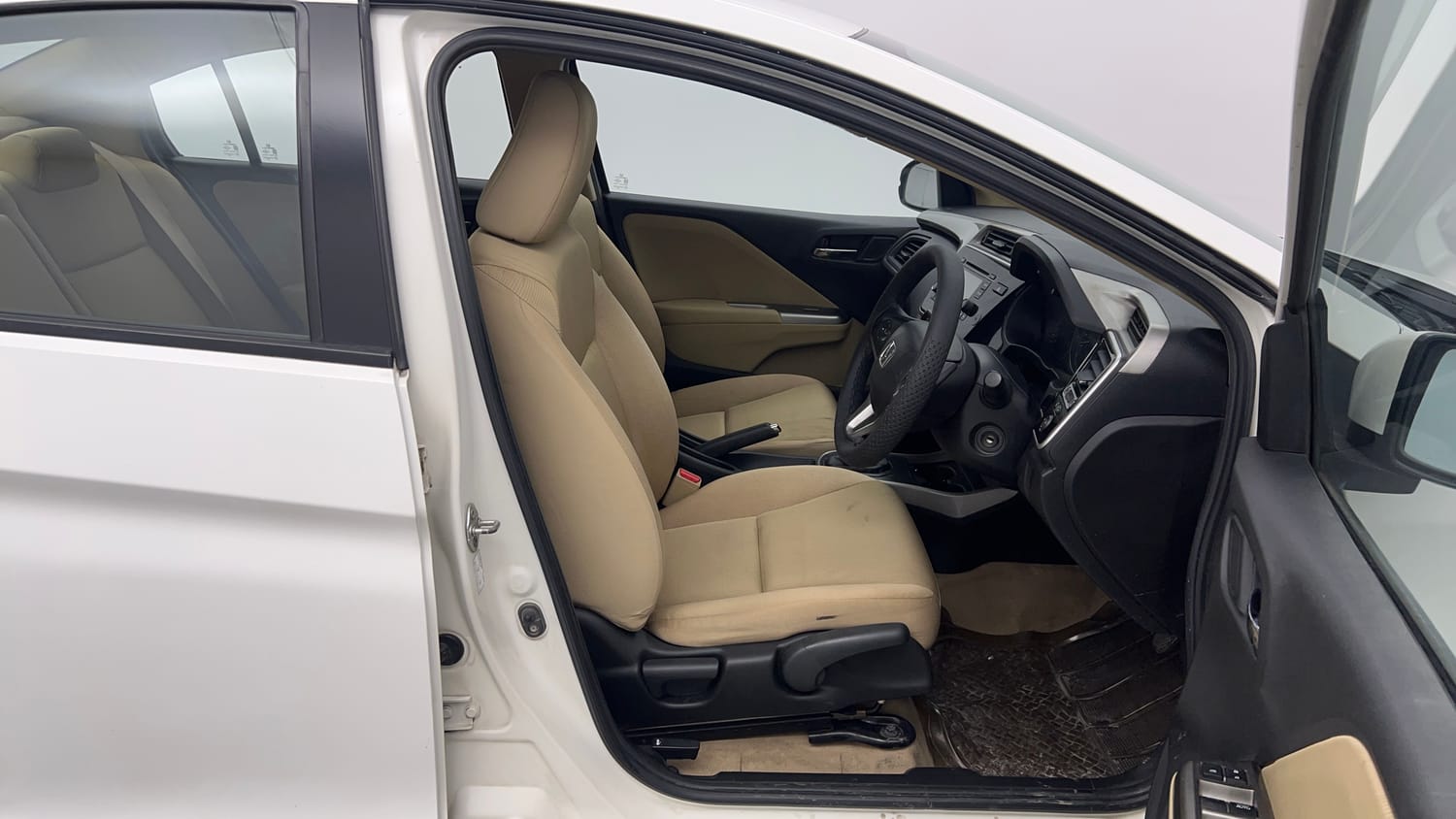 Used 2017 Honda City V Petrol Manual interior RIGHT SIDE FRONT DOOR CABIN VIEW