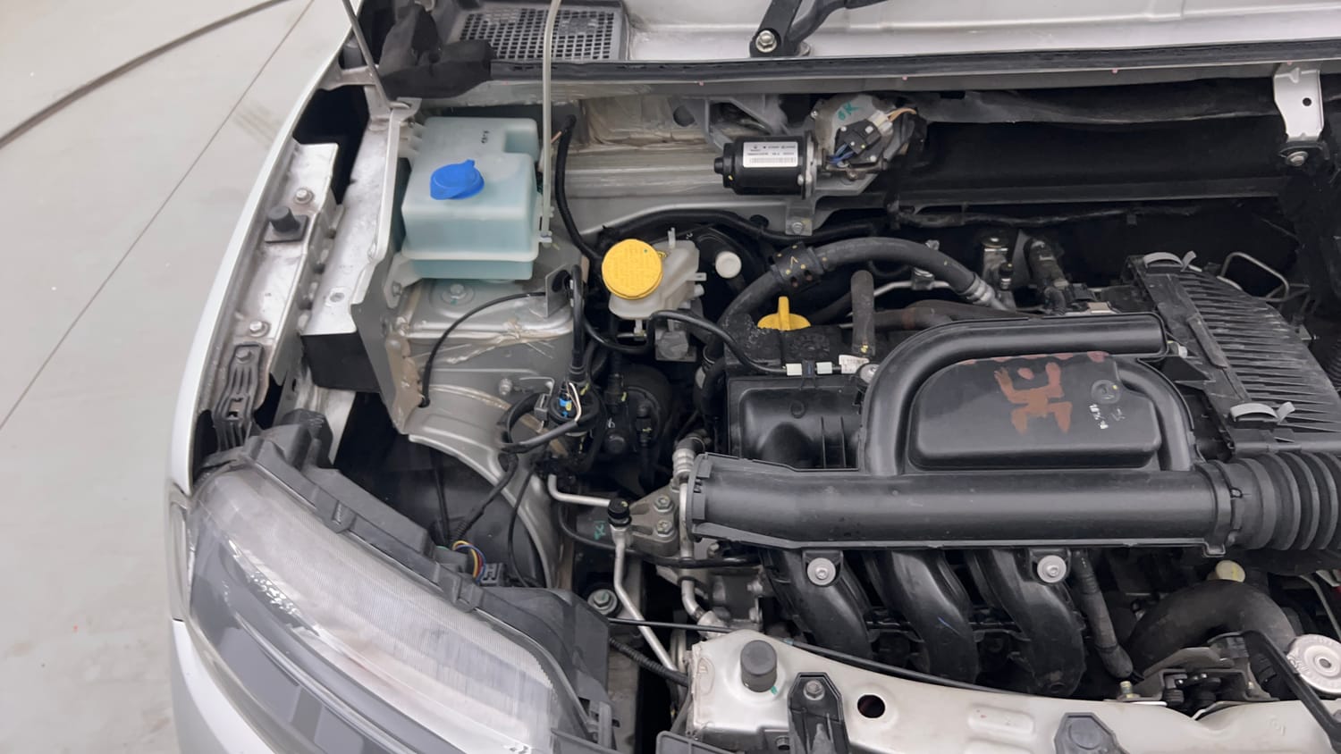 Used 2024 Renault Kwid RXT 1.0L AMT Petrol Automatic engine ENGINE RIGHT SIDE VIEW
