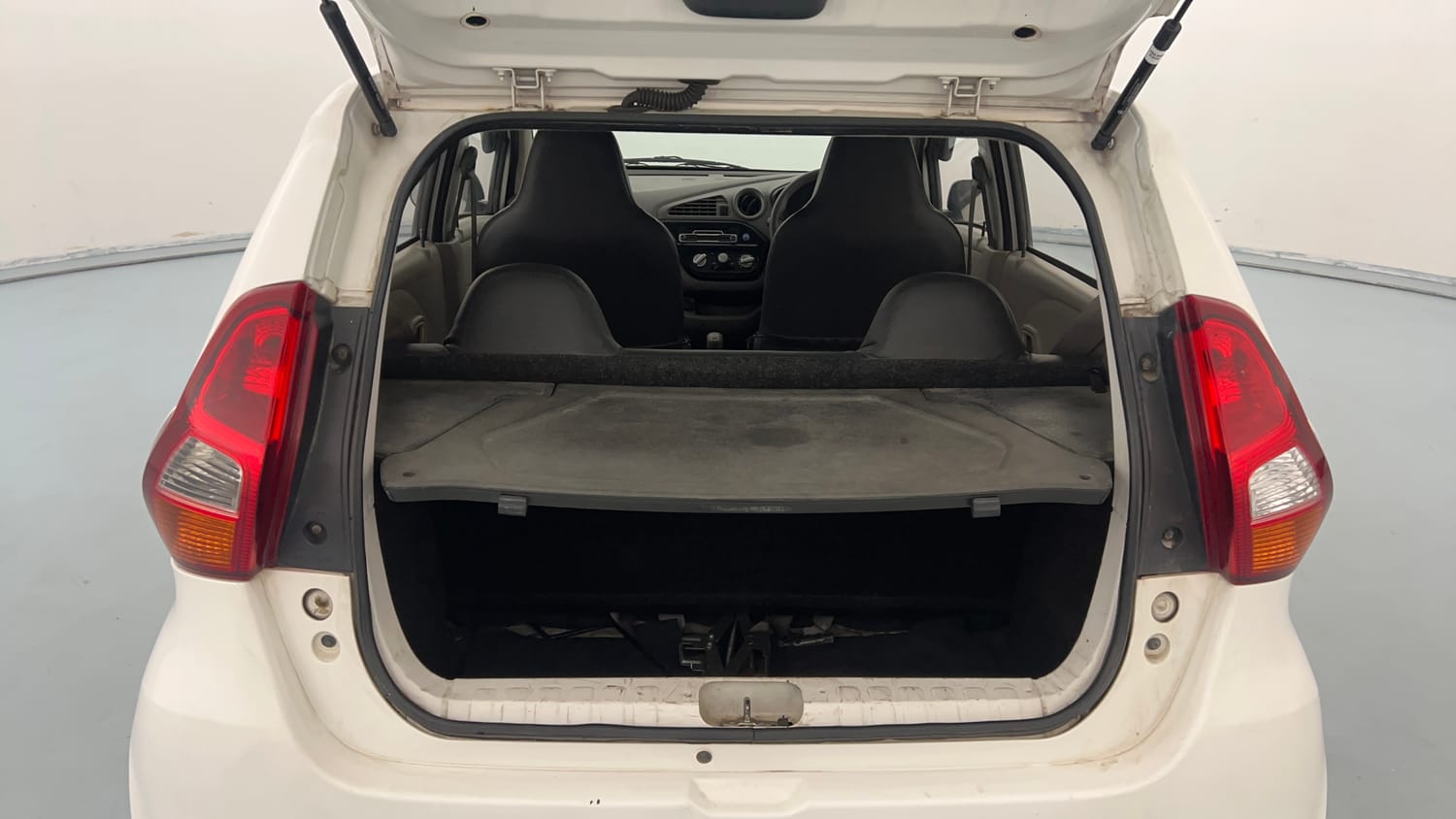 Used 2016 Datsun Redi-GO S Petrol Manual interior DICKY INSIDE VIEW