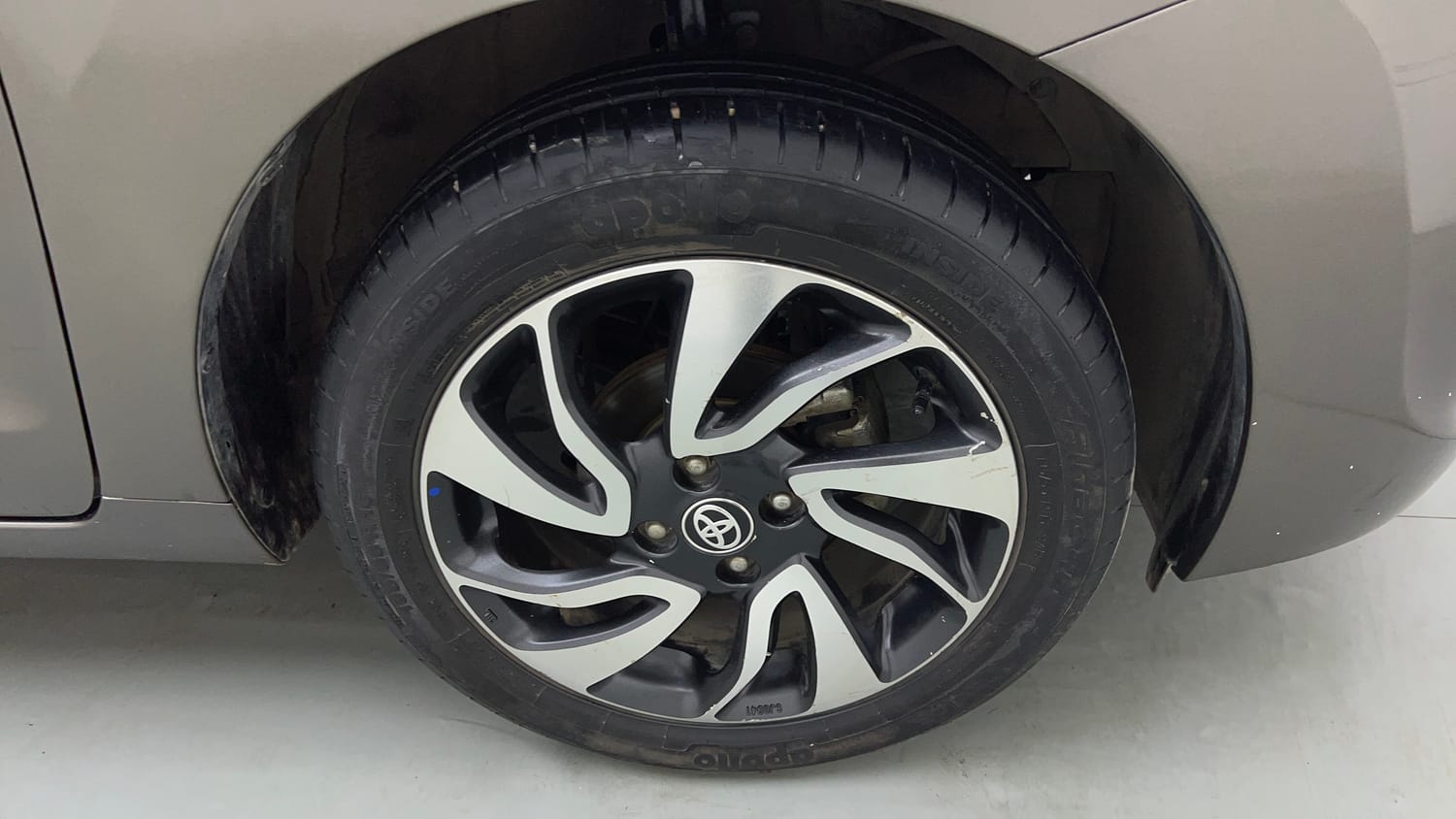 Used 2019 Toyota Glanza V Petrol Manual tyres RIGHT FRONT TYRE RIM VIEW