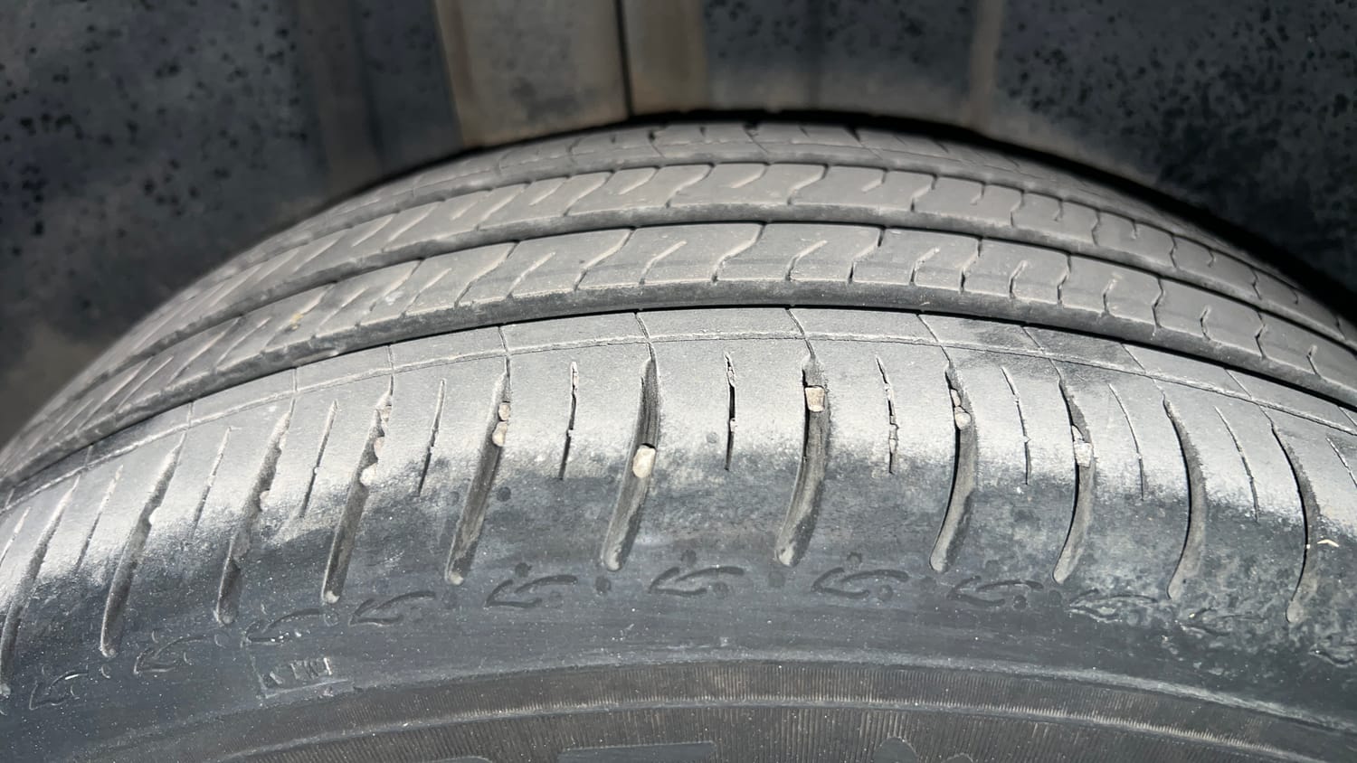 Used 2023 Skoda Slavia Style 1.0L TSI AT Petrol Automatic tyres RIGHT REAR TYRE TREAD VIEW