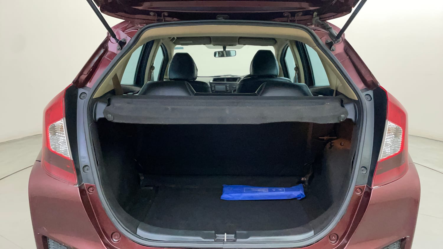 Used 2018 Honda Jazz V AT Petrol Petrol Automatic interior DICKY INSIDE VIEW