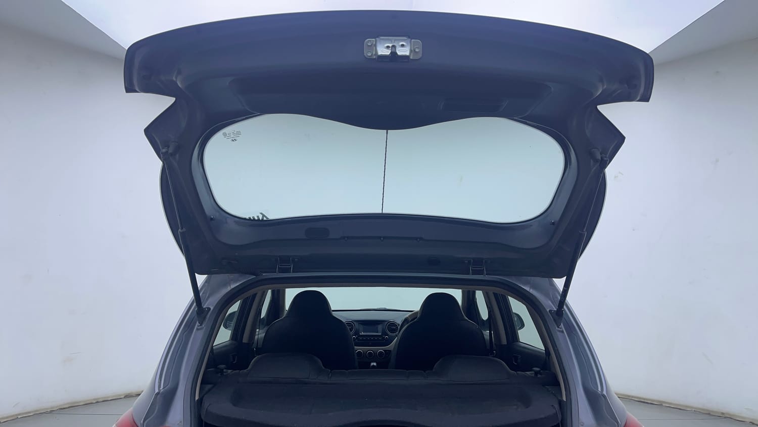 Used 2018 Hyundai Grand i10 Magna AT 1.2 Kappa VTVT Petrol Automatic interior DICKY DOOR OPEN VIEW