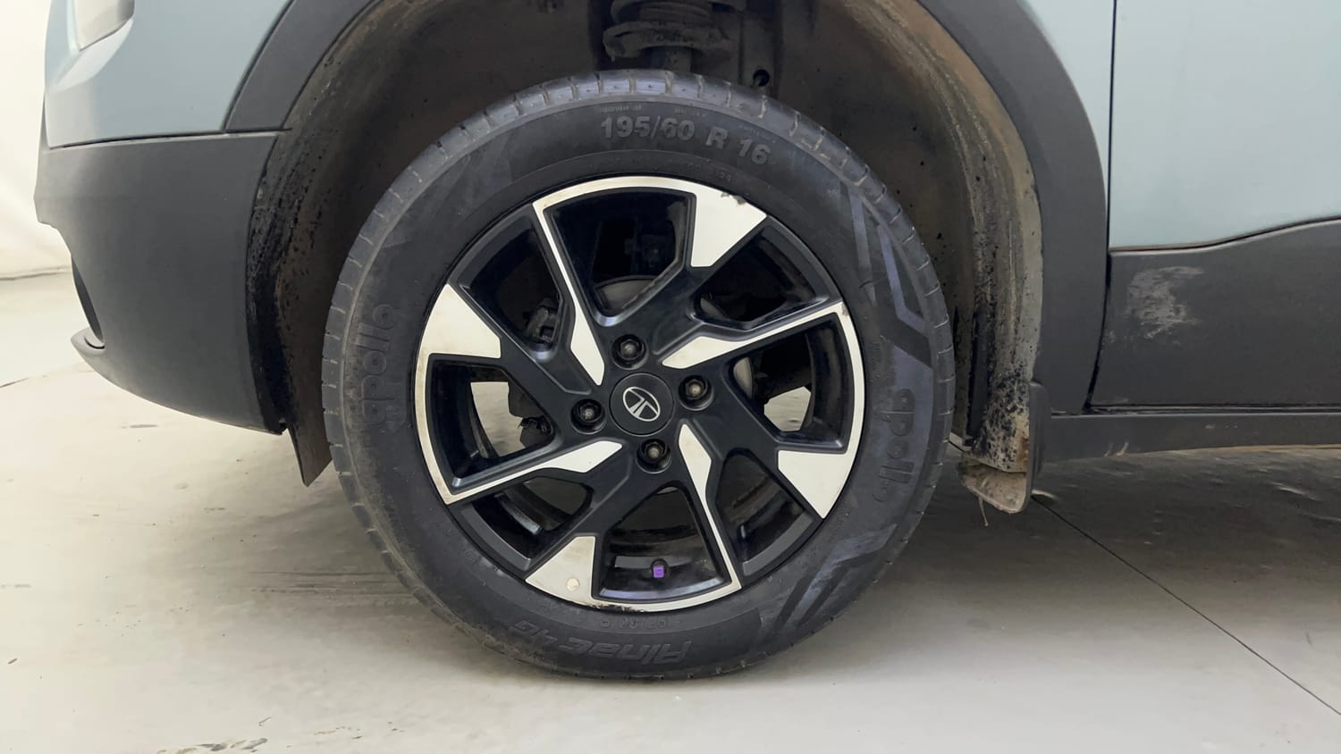 Used 2024 Tata Punch Creative Dual Tone AMT Petrol Automatic tyres LEFT FRONT TYRE RIM VIEW