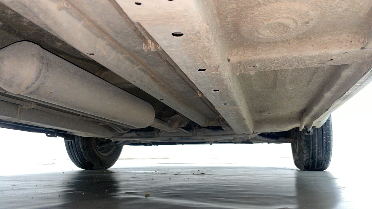 Used 2014 Maruti Suzuki Ritz Lxi BS-IV Petrol Manual extra REAR RIGHT UNDERBODY VIEW