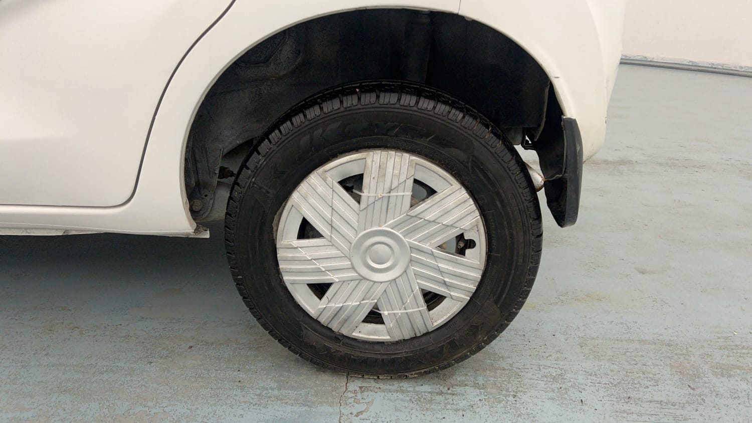 Used 2016 Datsun Redi-GO S Petrol Manual tyres LEFT REAR TYRE RIM VIEW
