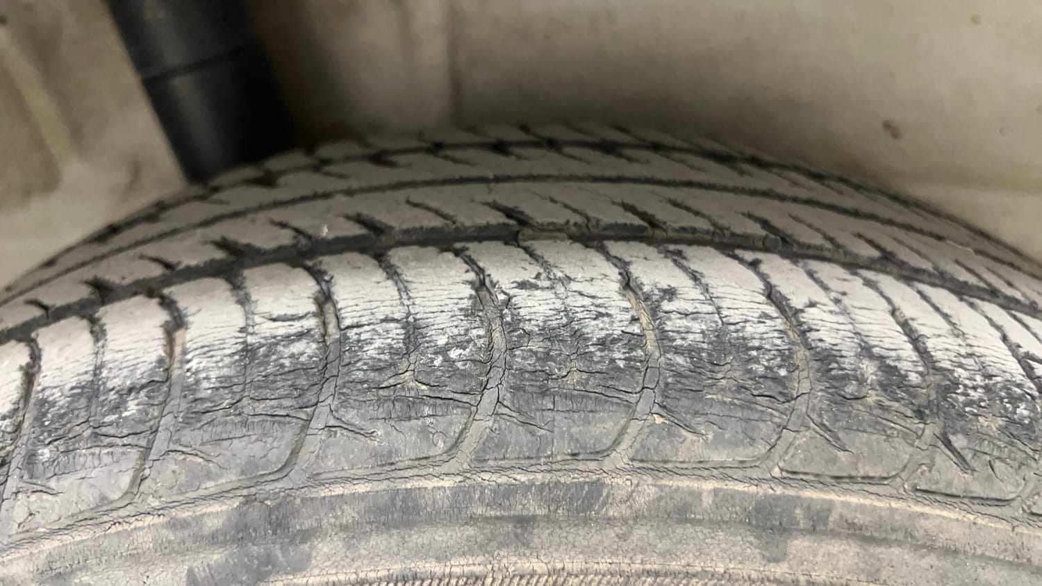 Used 2019 Maruti Suzuki Wagon R 1.0 VXI AMT Petrol Automatic tyres RIGHT REAR TYRE TREAD VIEW