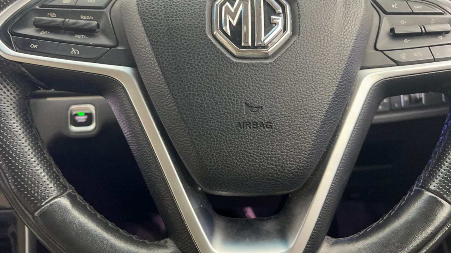 Used 2023 MG Motors Hector Smart Pro 1.5 Turbo MT Petrol Manual top_features Airbags