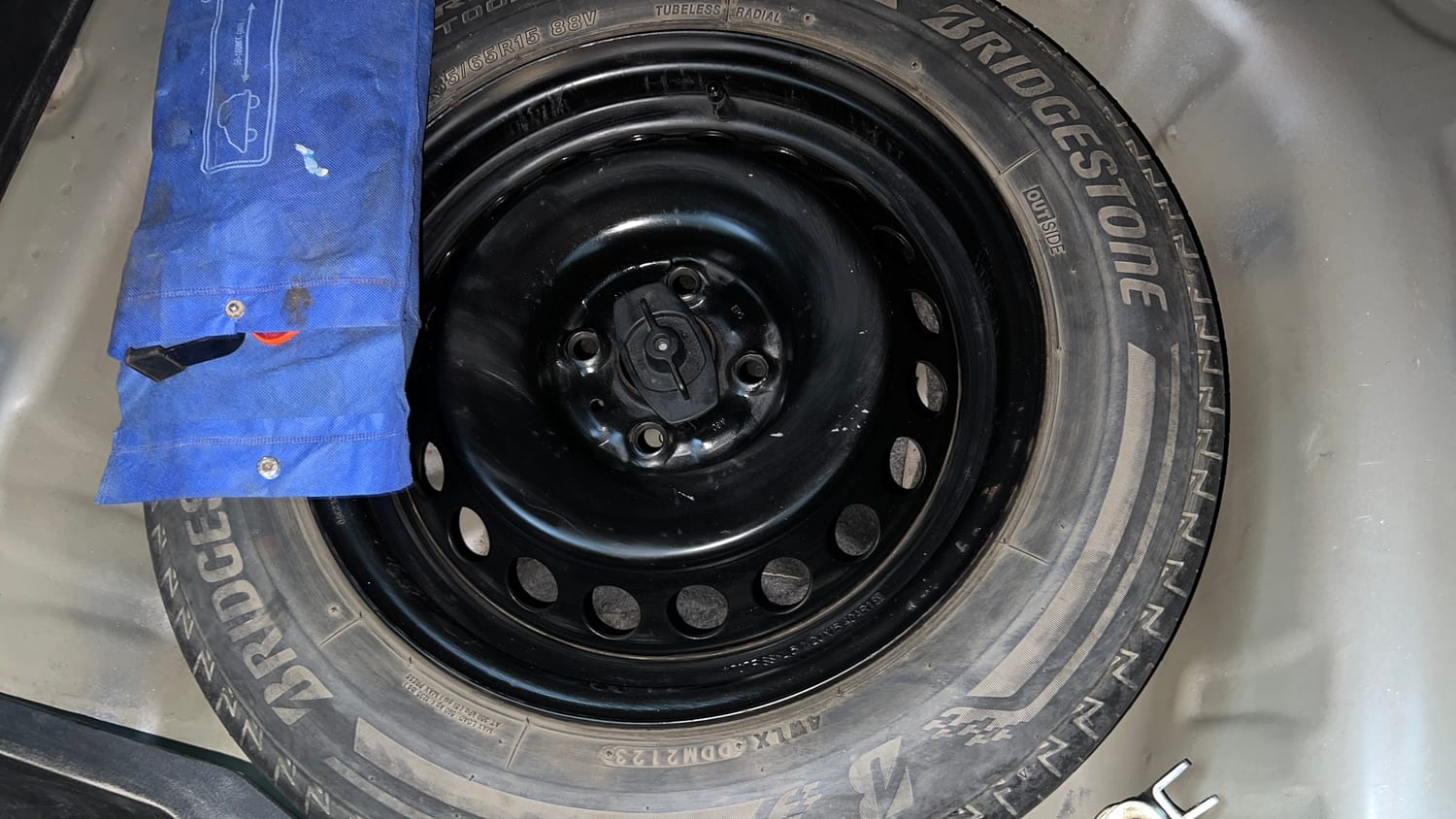Used 2017 Maruti Suzuki Baleno Delta 1.2 Petrol Manual tyres SPARE TYRE VIEW