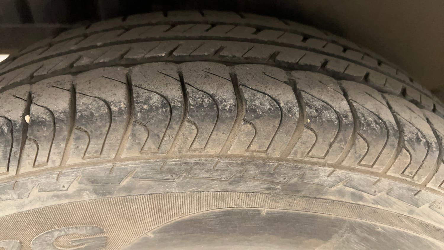 Used 2015 Maruti Suzuki Swift VXi Petrol Manual tyres RIGHT REAR TYRE TREAD VIEW