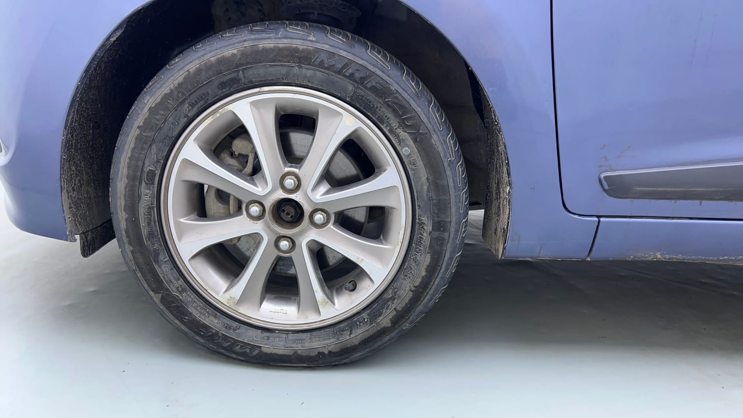 Used 2017 Hyundai Grand i10 Asta AT 1.2 Kappa VTVT (O) Petrol Automatic tyres LEFT FRONT TYRE RIM VIEW
