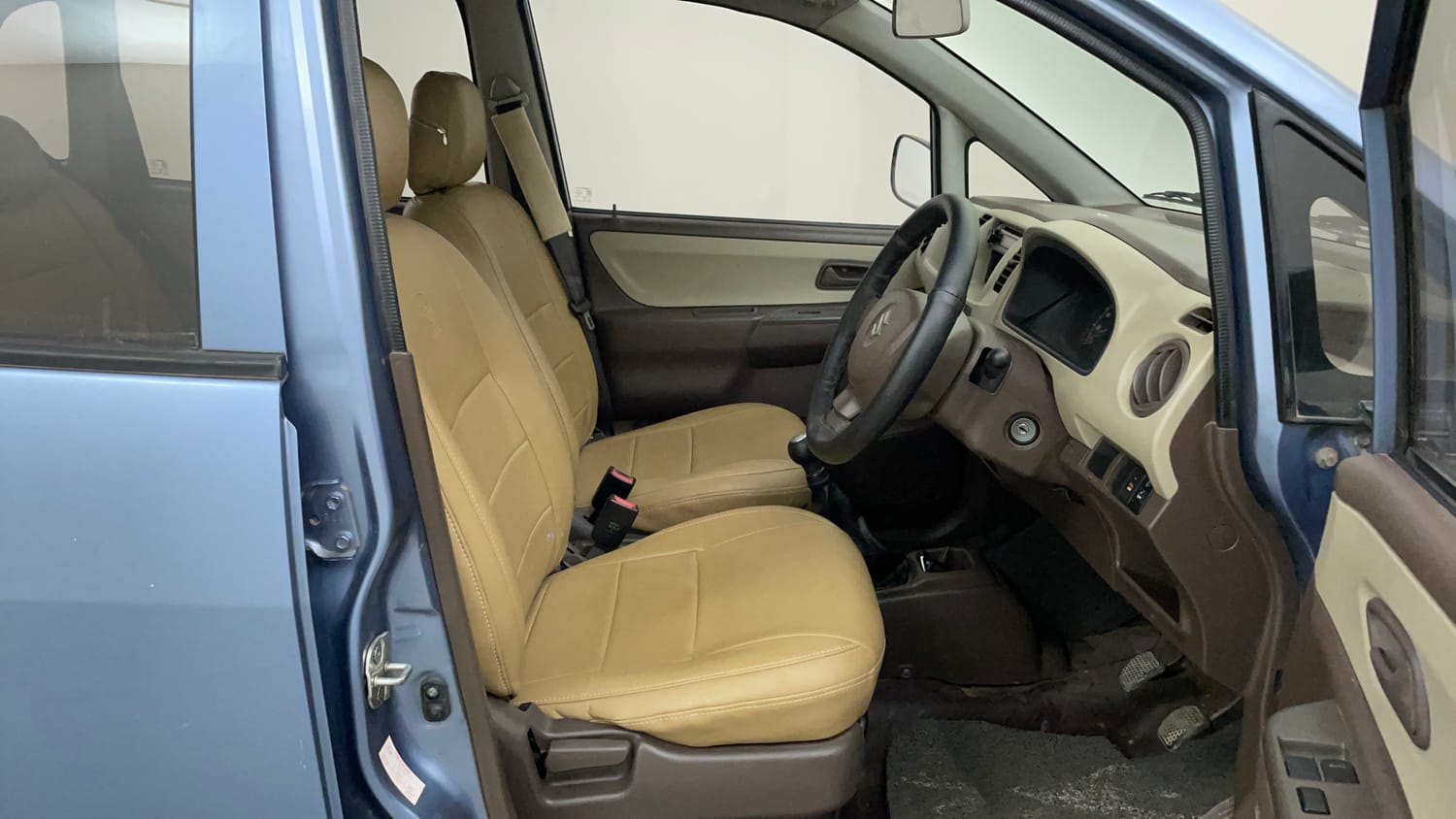 Used 2014 Maruti Suzuki Estilo LXi BS-IV Petrol Manual interior RIGHT SIDE FRONT DOOR CABIN VIEW