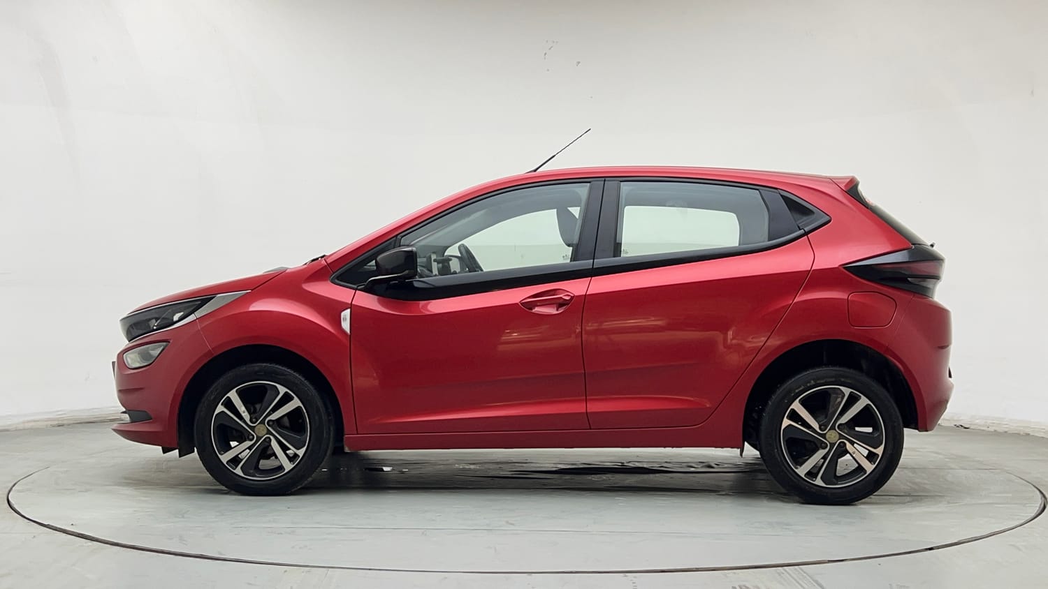 Used 2020 Tata Altroz XZ Petrol Petrol Manual exterior LEFT SIDE VIEW