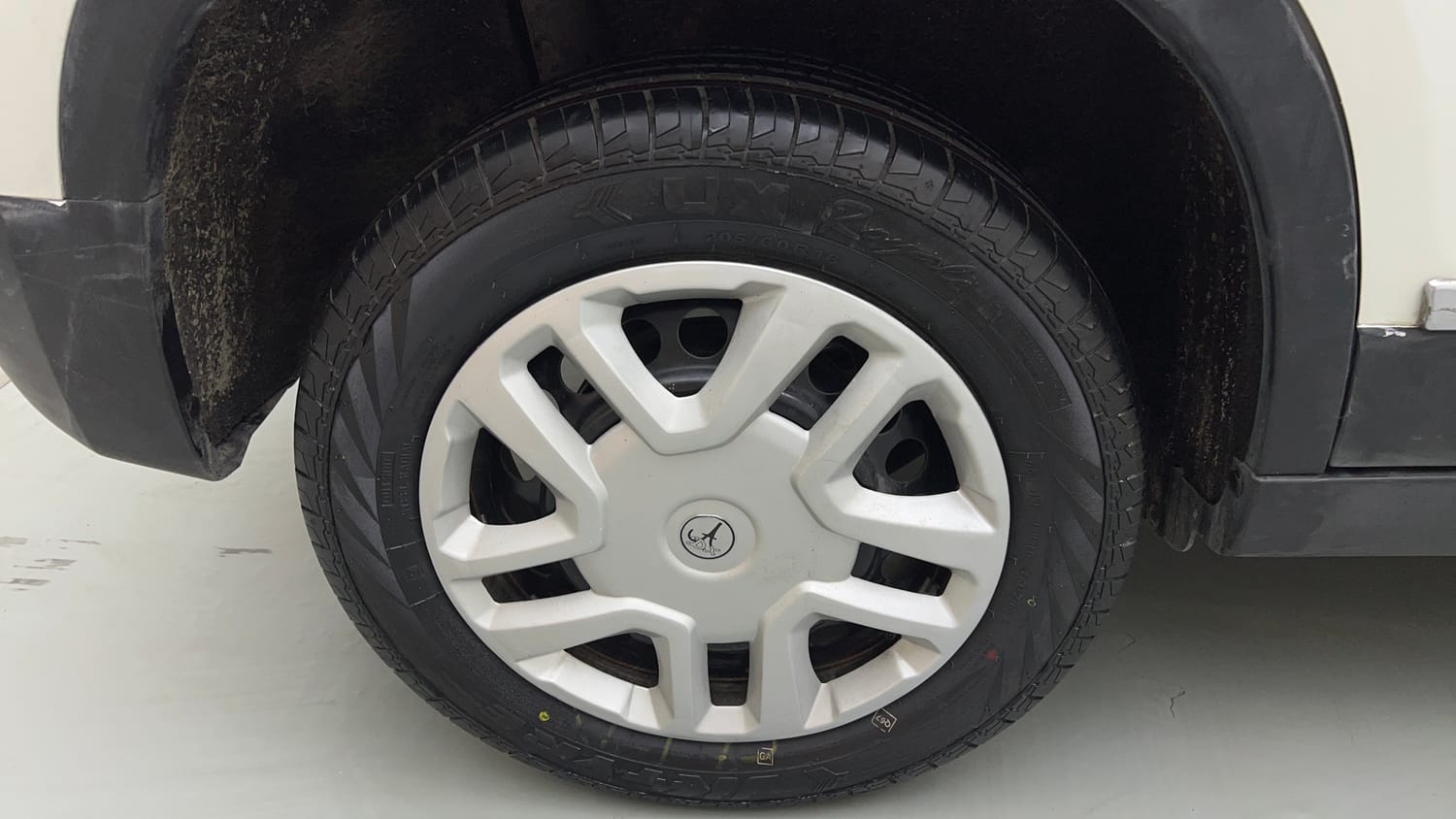 Used 2018 maruti-suzuki Vitara Brezza VDi AGS Diesel Automatic tyres RIGHT REAR TYRE RIM VIEW