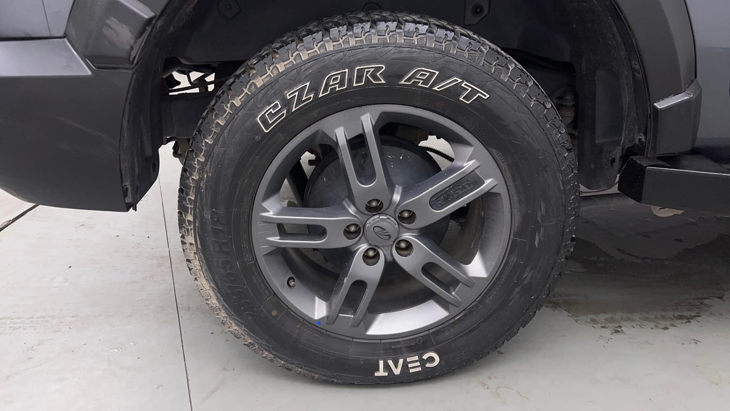 Used 2022 mahindra Thar LX Hard Top Petrol AT 4WD Petrol Automatic tyres RIGHT REAR TYRE RIM VIEW