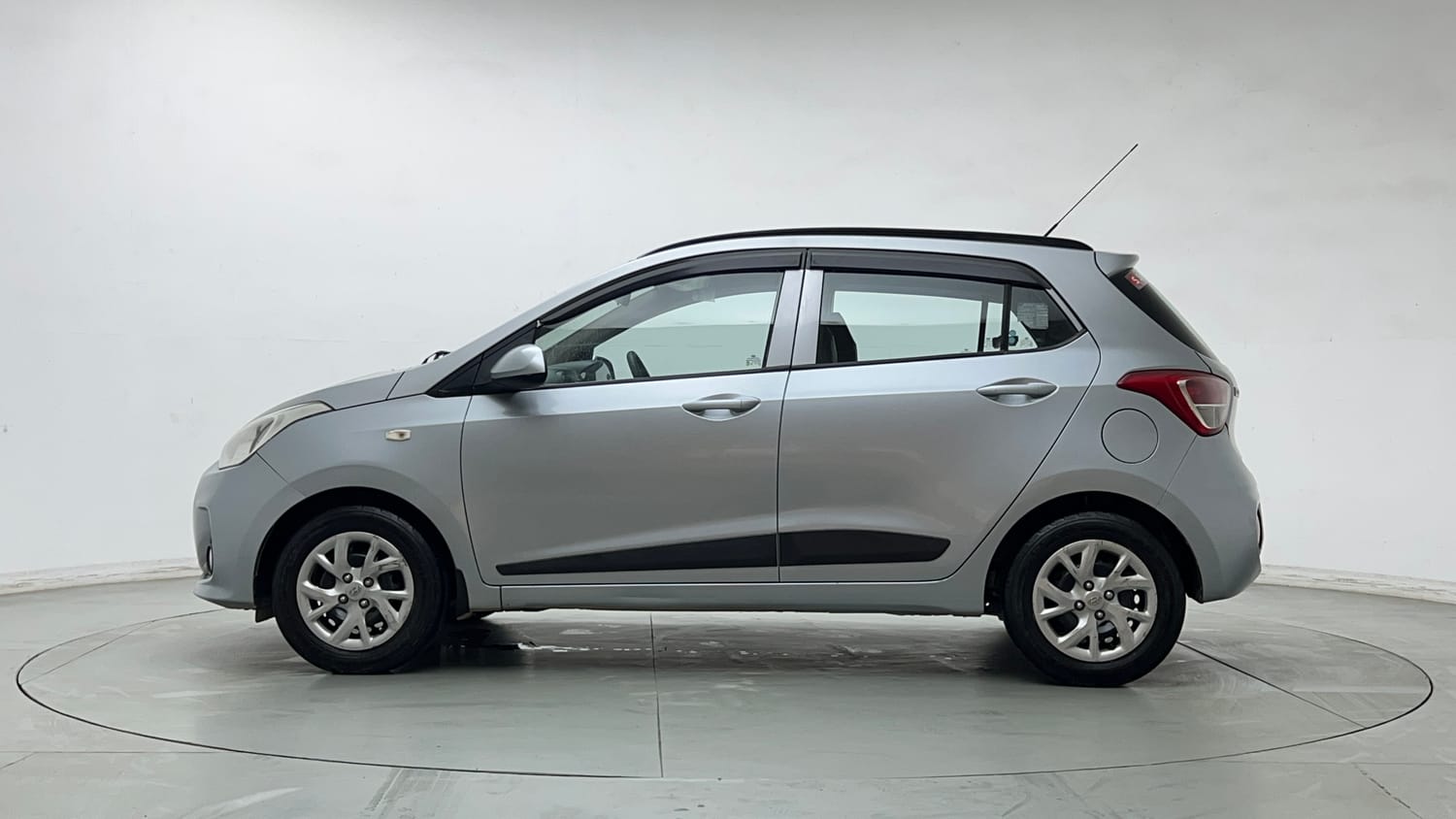 Used 2019 Hyundai Grand i10 Magna 1.2 Kappa VTVT CNG (outside fitted) Cng Manual exterior LEFT SIDE VIEW