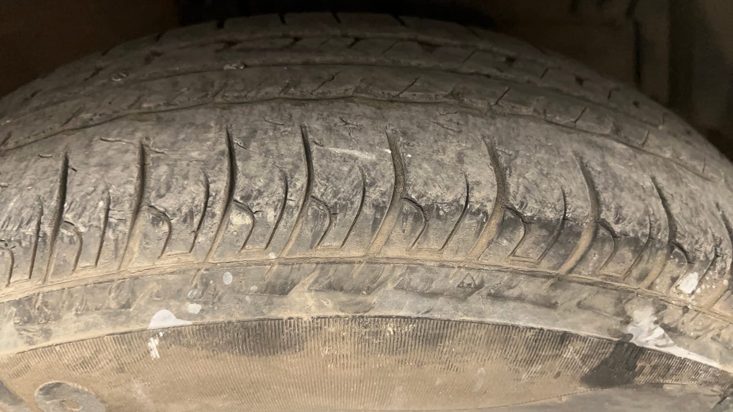 Used 2015 Maruti Suzuki Swift VXi Petrol Manual tyres RIGHT FRONT TYRE TREAD VIEW