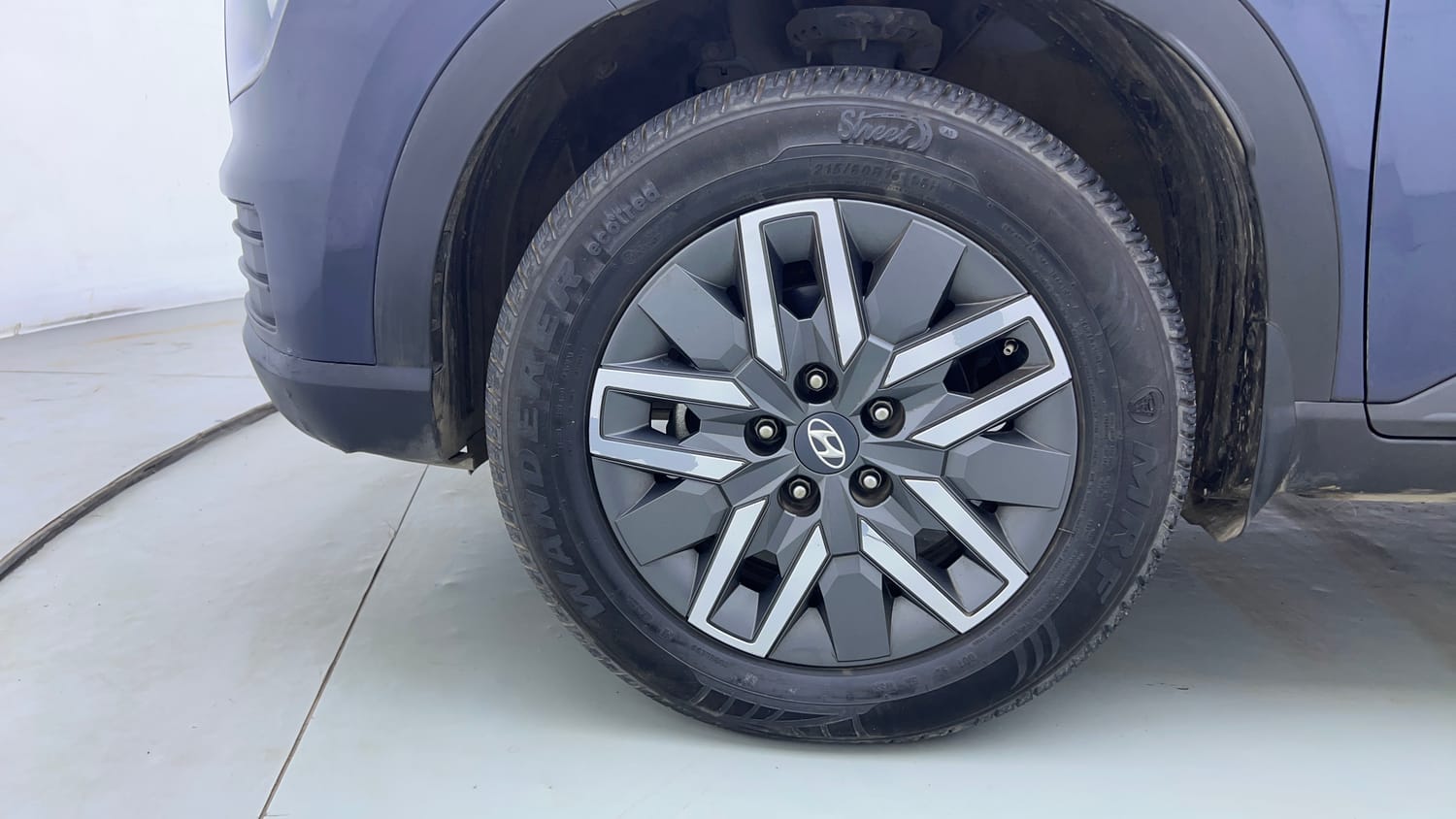 Used 2023 Hyundai Venue S (O) 1.0 Turbo DCT Petrol Automatic tyres LEFT FRONT TYRE RIM VIEW