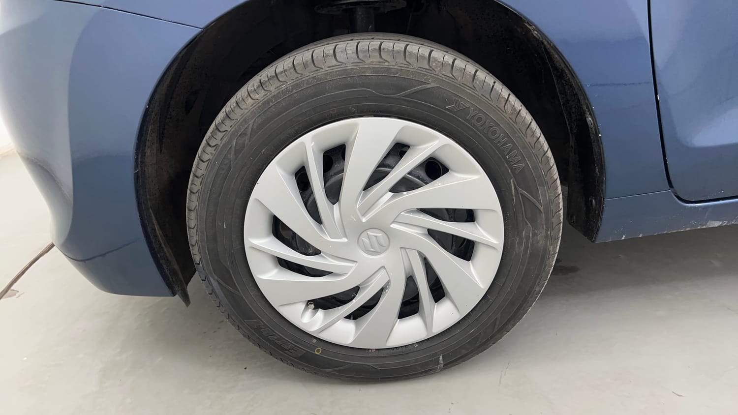 Used 2017 Maruti Suzuki Baleno Delta 1.2 Petrol Manual tyres LEFT FRONT TYRE RIM VIEW