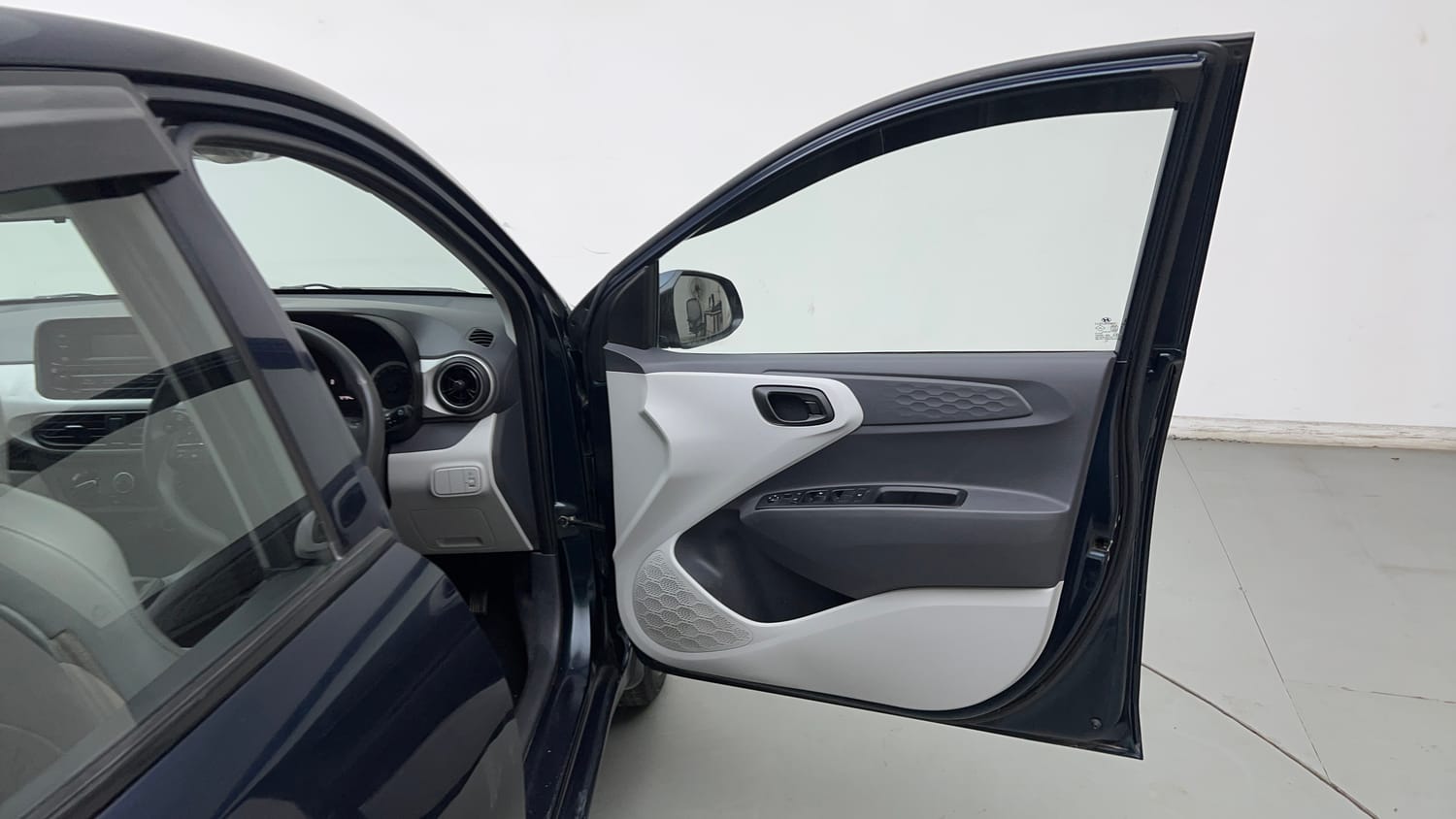 Used 2021 Hyundai Grand i10 Nios Magna 1.2 Kappa VTVT Petrol Manual interior RIGHT FRONT DOOR OPEN VIEW