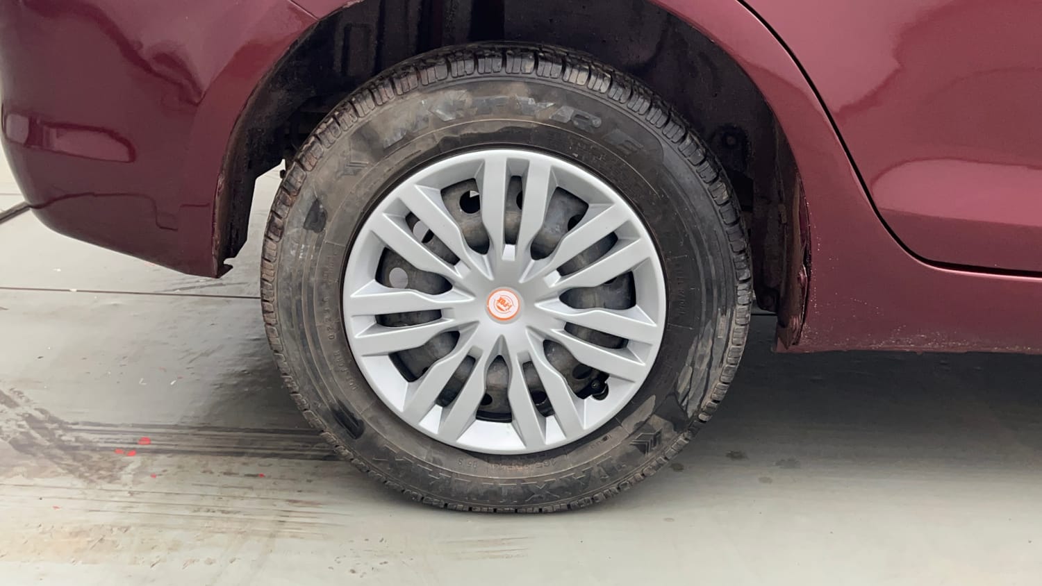 Used 2016 Maruti Suzuki Swift Dzire VXI Petrol Manual tyres RIGHT REAR TYRE RIM VIEW
