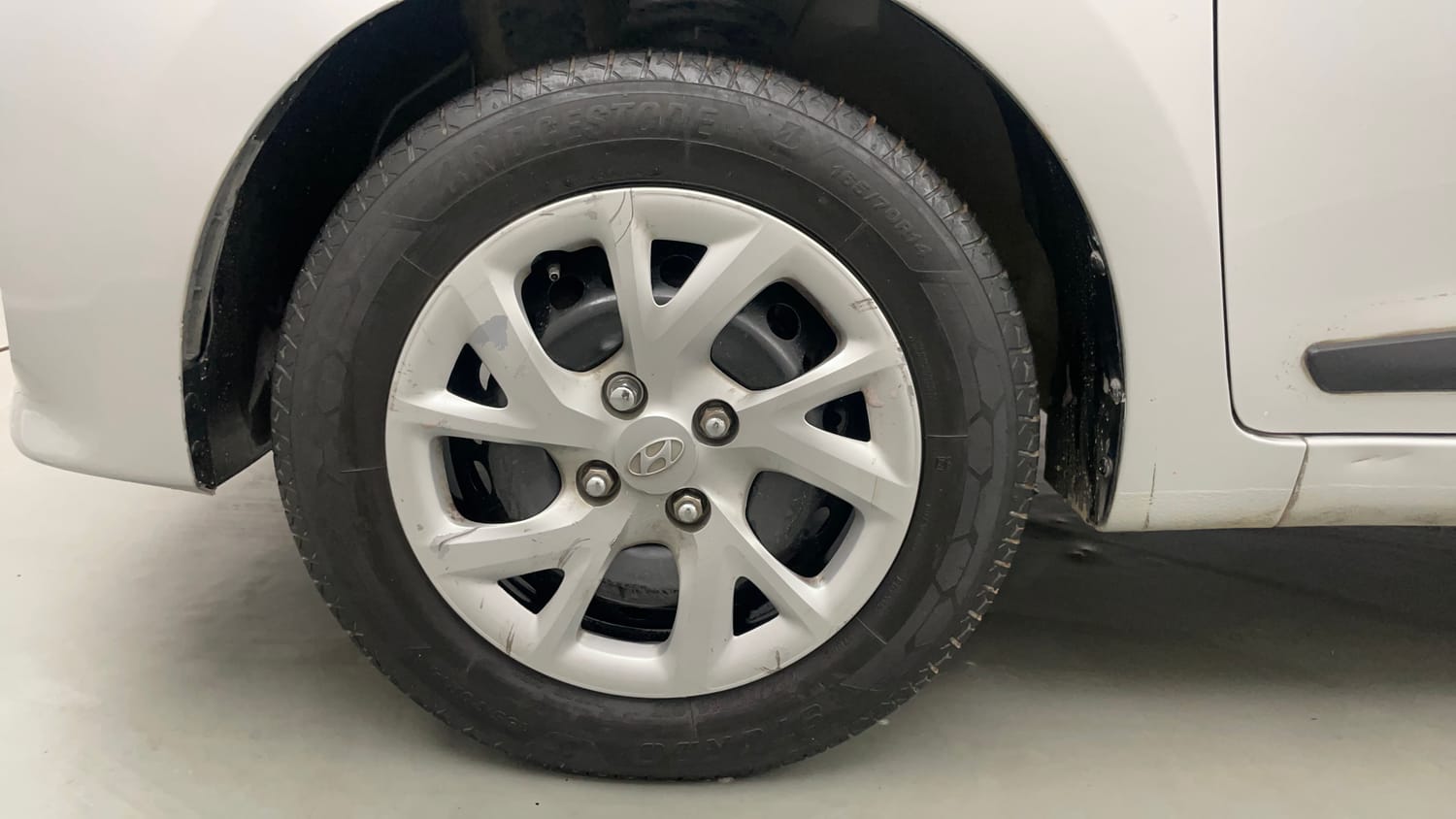 Used 2018 Hyundai Grand i10 Sportz 1.2 Kappa VTVT Petrol Manual tyres LEFT FRONT TYRE RIM VIEW