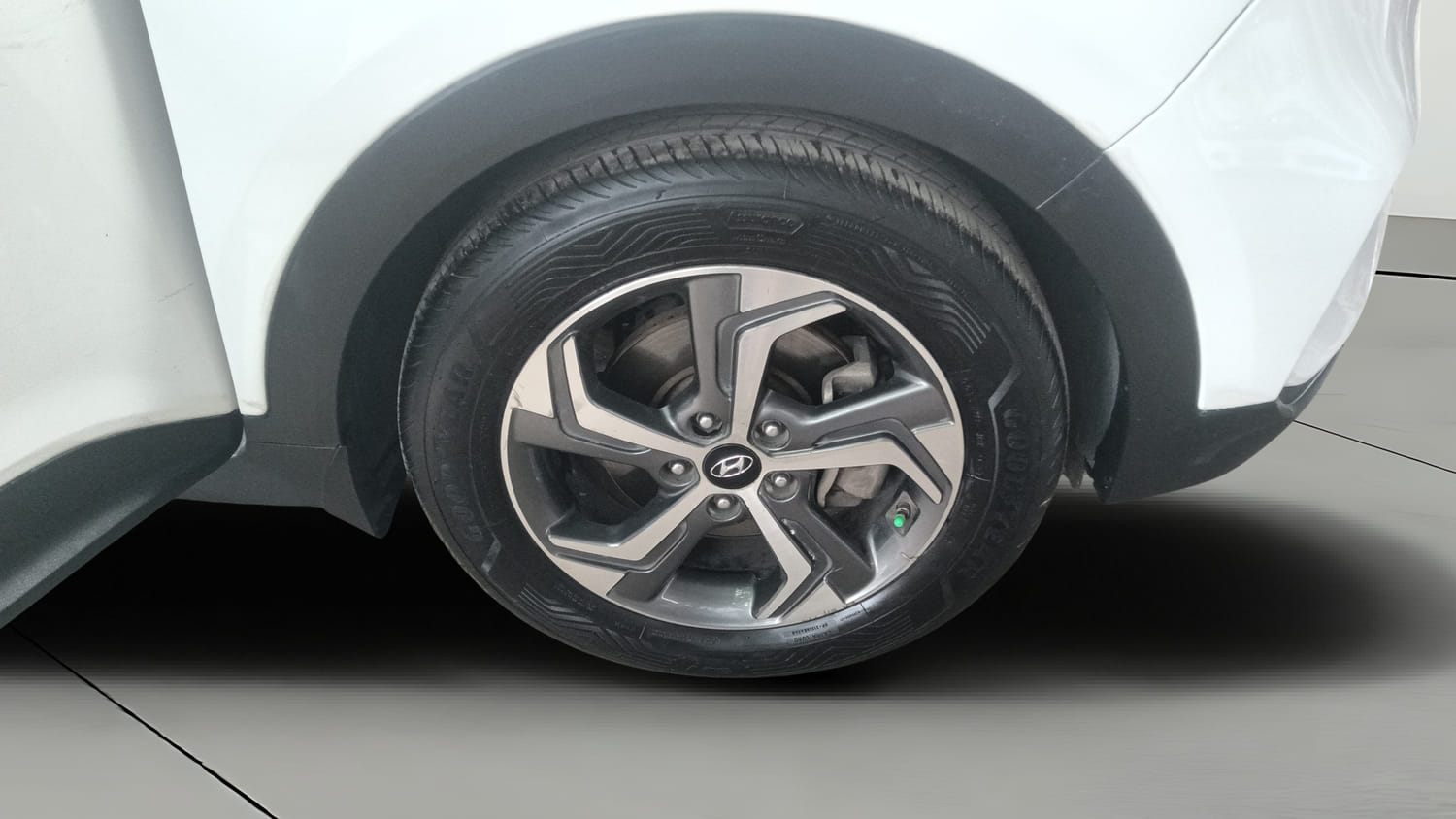 Used 2019 Hyundai Creta SX 1.6 AT CRDi Diesel Automatic tyres RIGHT FRONT TYRE RIM VIEW