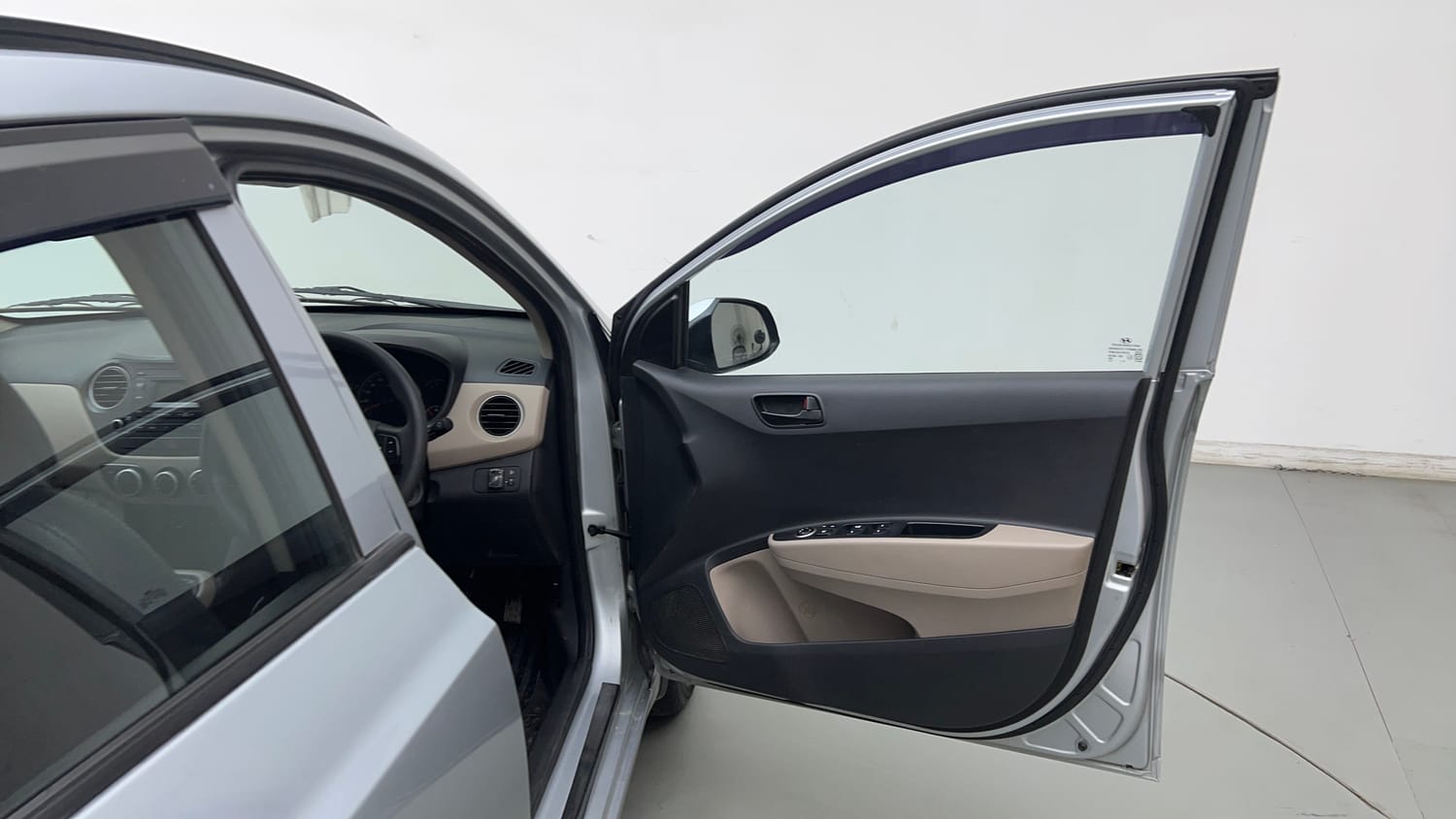 Used 2019 Hyundai Grand i10 Magna 1.2 Kappa VTVT CNG (outside fitted) Cng Manual interior RIGHT FRONT DOOR OPEN VIEW