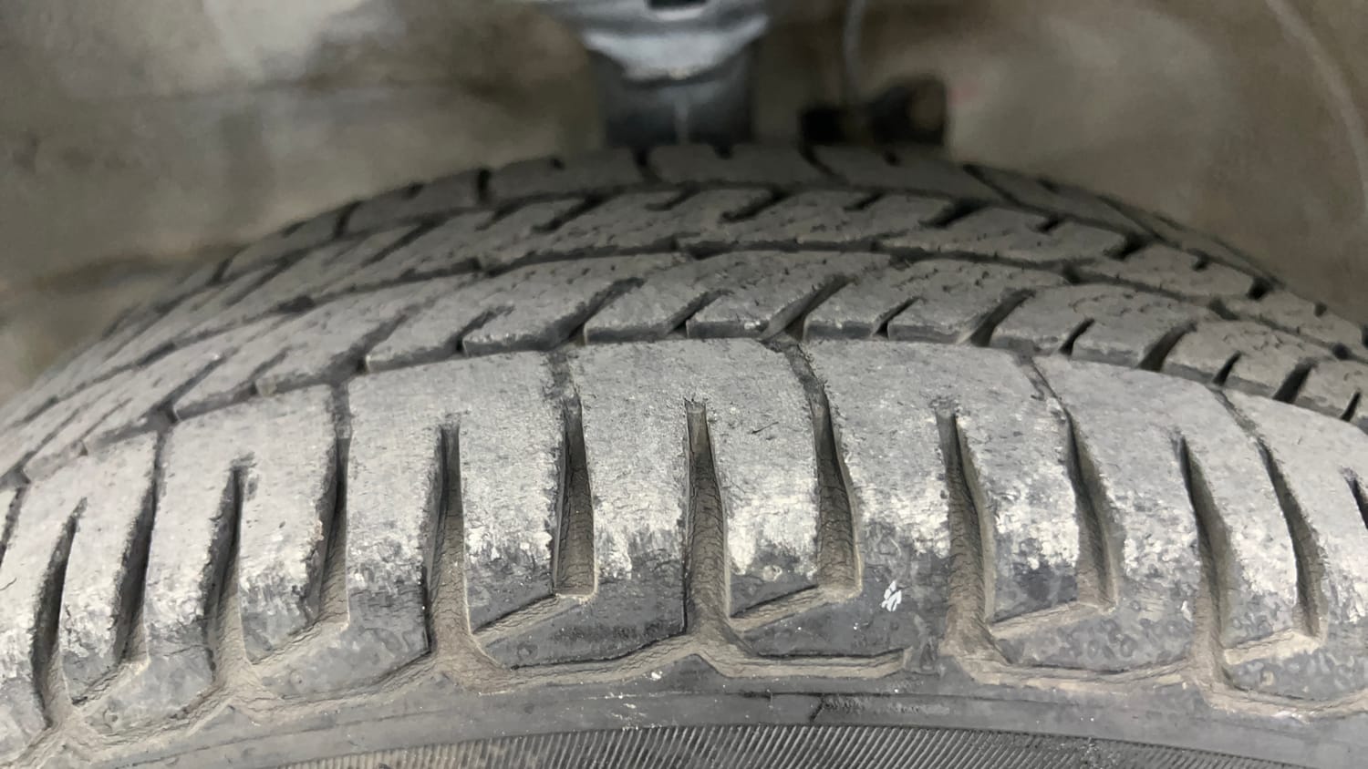 Used 2017 Maruti Suzuki Wagon R 1.0 VXI AMT Petrol Automatic tyres LEFT FRONT TYRE TREAD VIEW