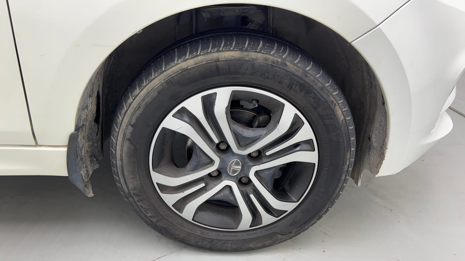 Used 2023 Tata Tiago XT CNG Cng Manual tyres RIGHT FRONT TYRE RIM VIEW